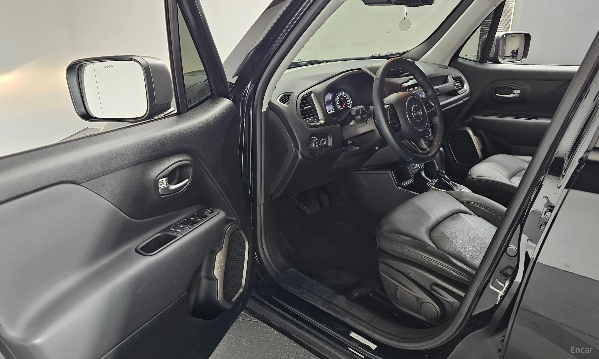 Jeep Renegade превью 11
