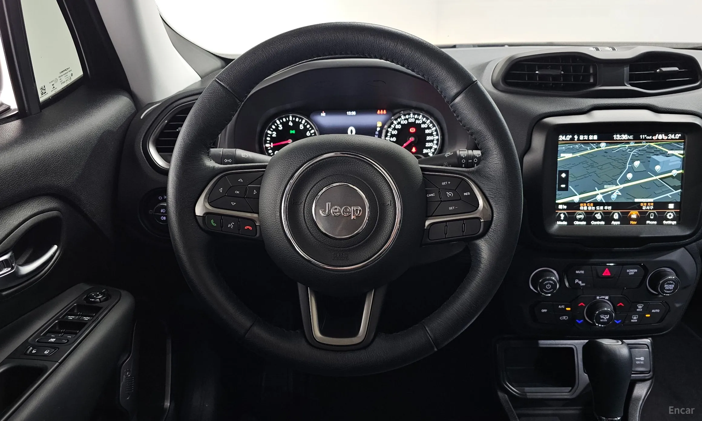 Jeep Renegade превью 13