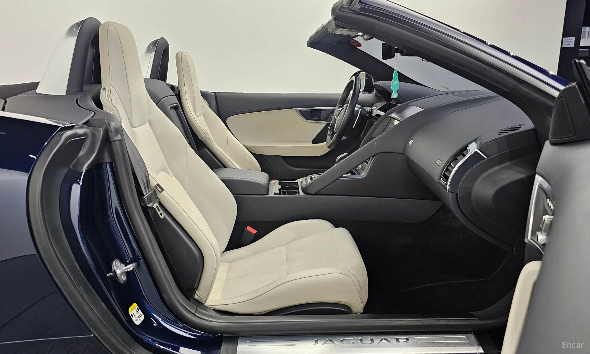 Jaguar F-TYPE превью 10