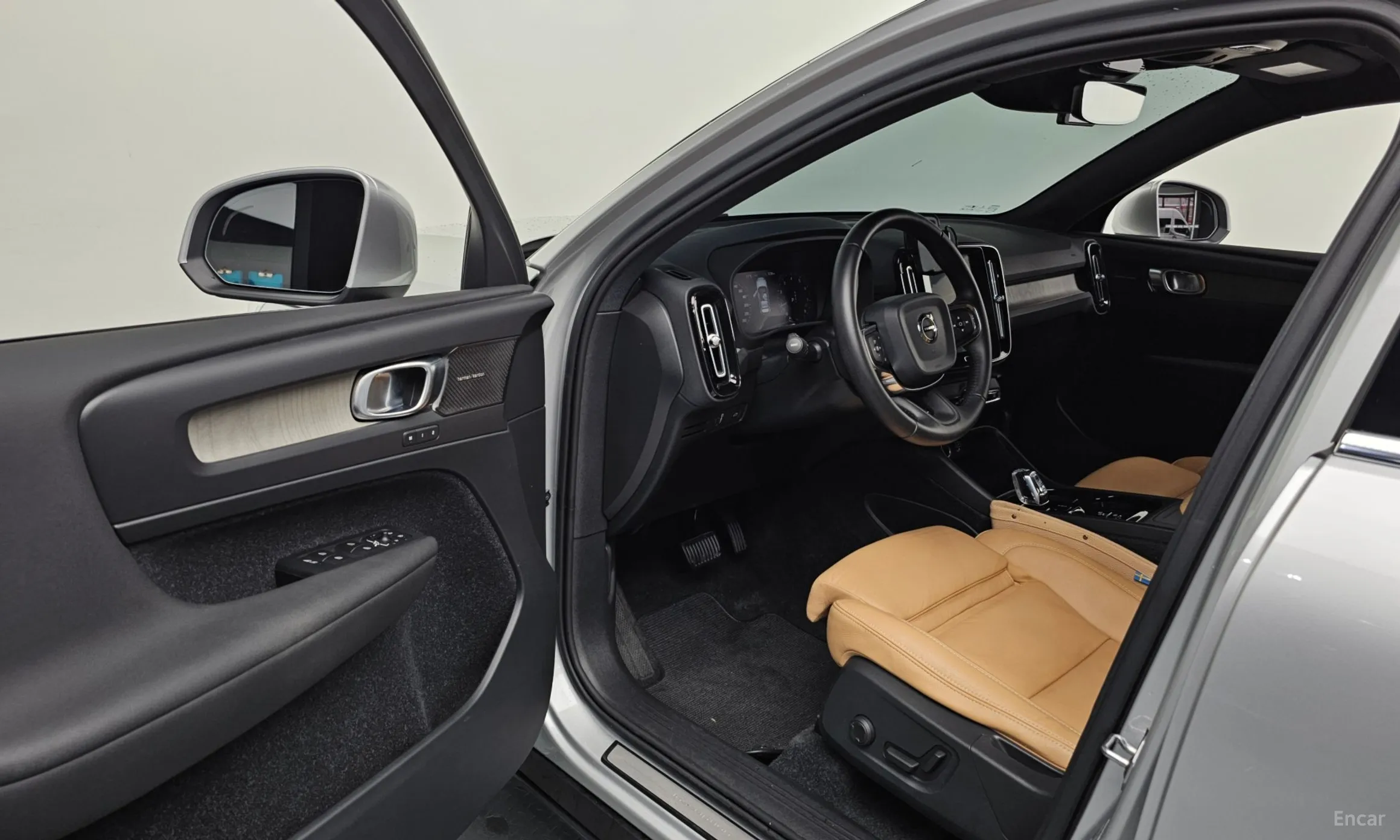 Volvo XC40 превью 10