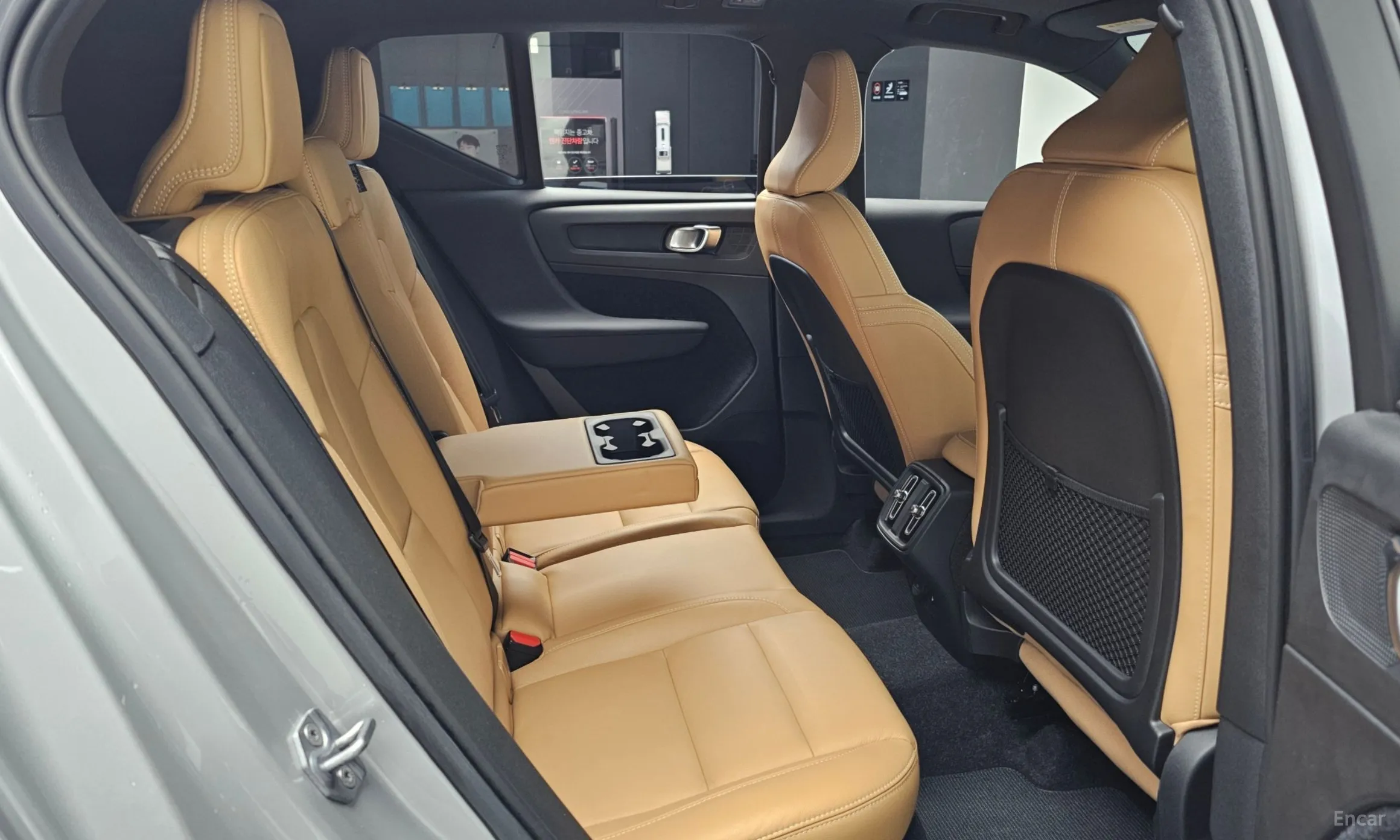 Volvo XC40 превью 12