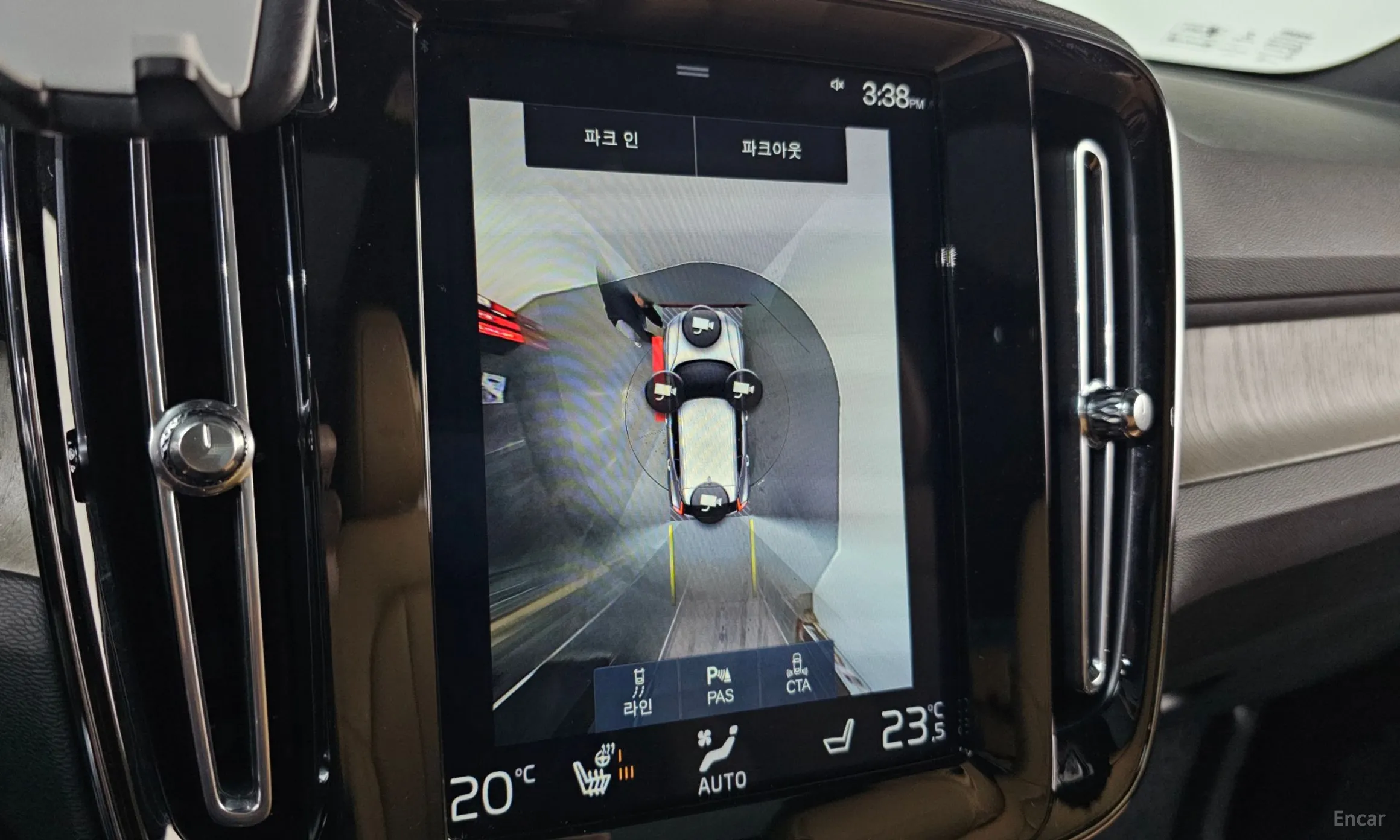 Volvo XC40 превью 16