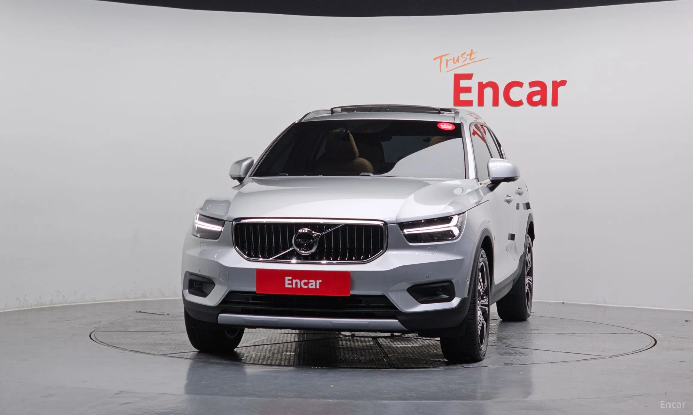 Volvo XC40 превью 3