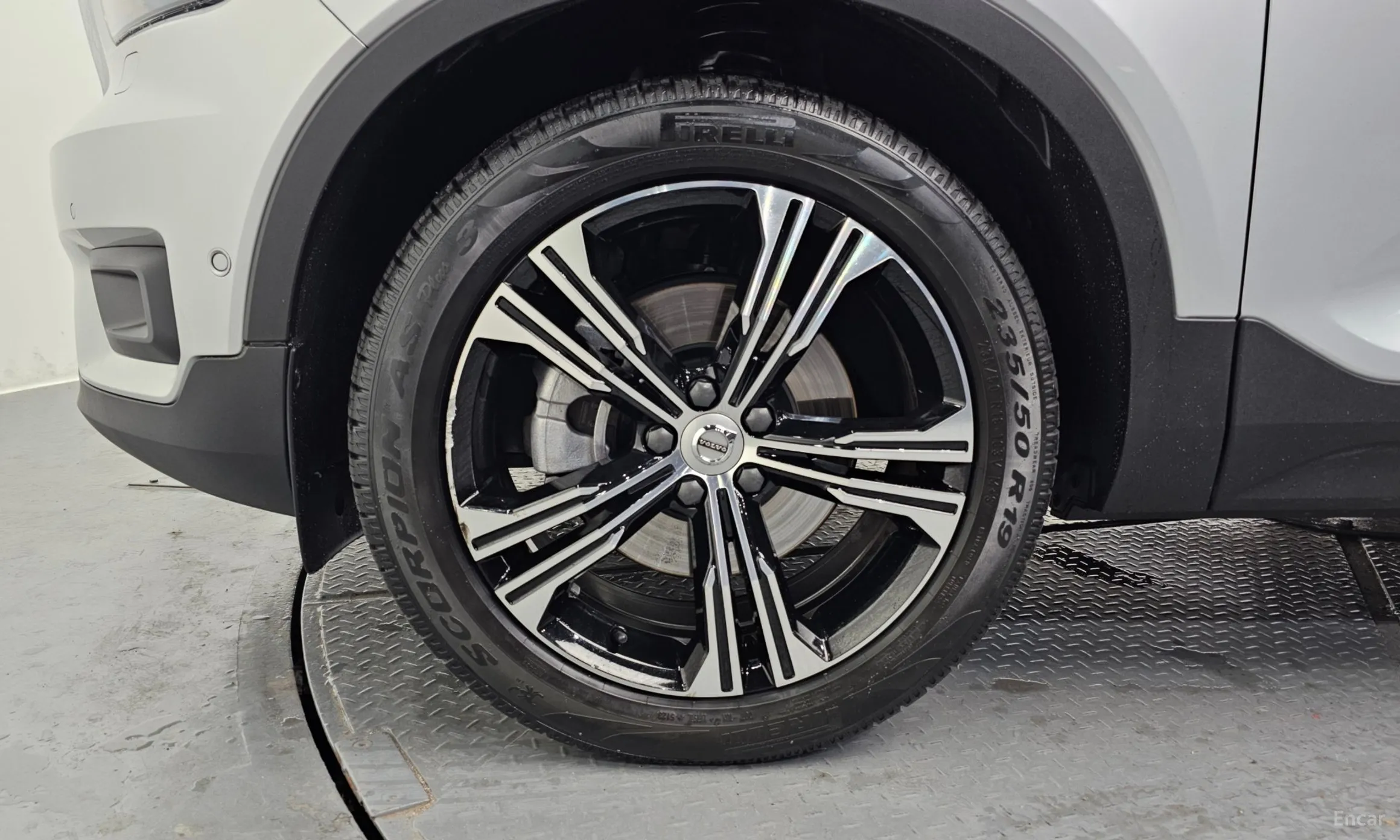 Volvo XC40 превью 5