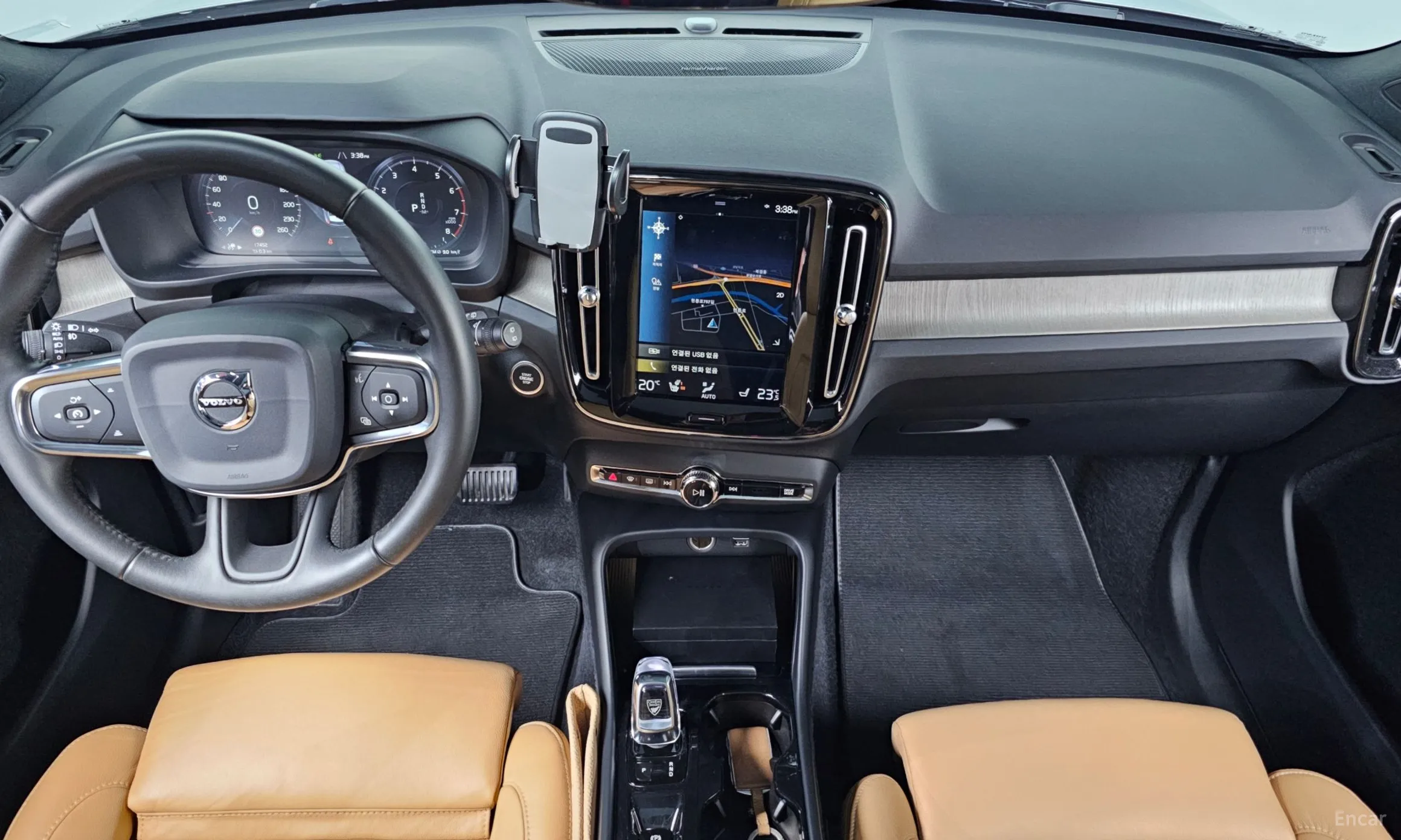 Volvo XC40 превью 7