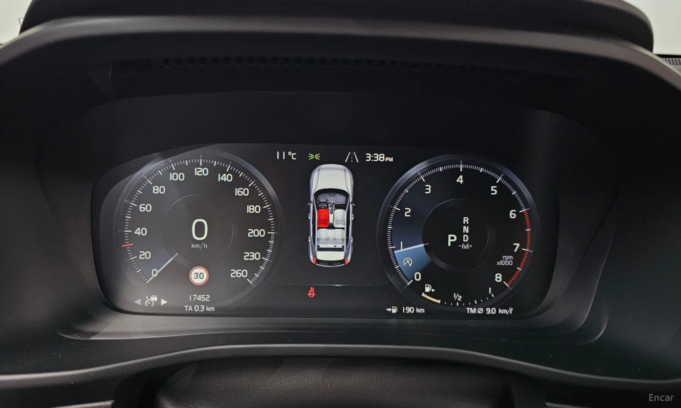 Volvo XC40 превью 8