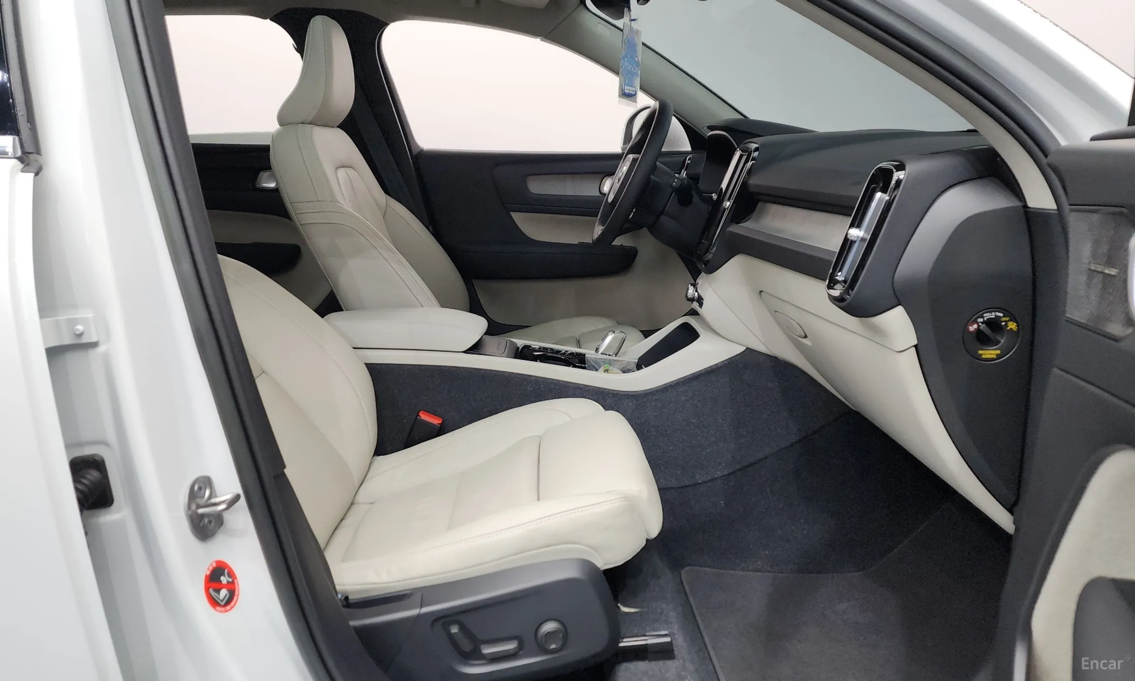 Volvo XC40 превью 11