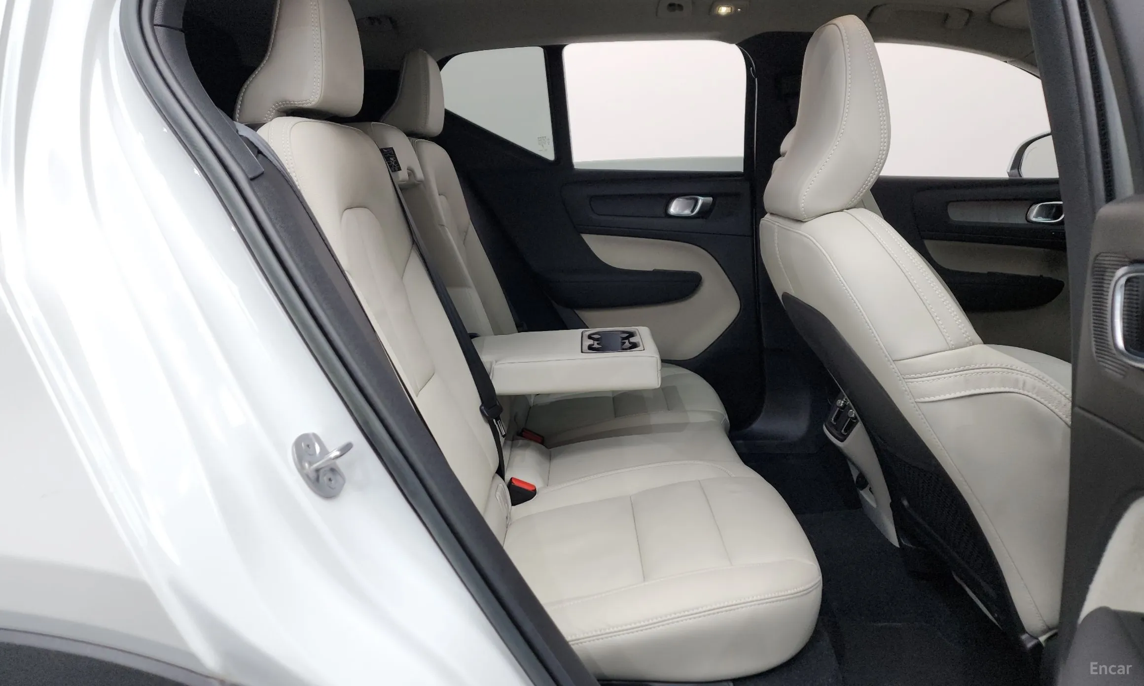 Volvo XC40 превью 12