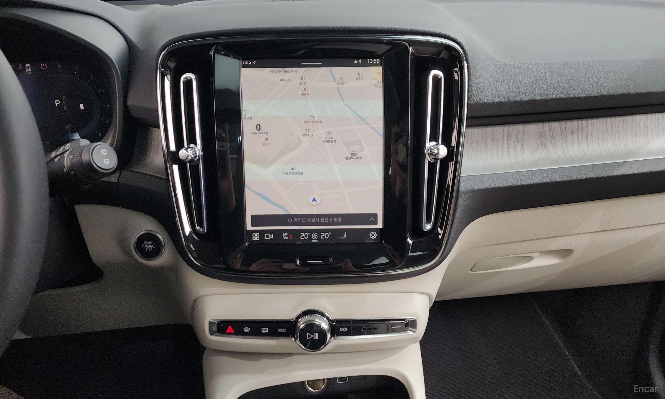 Volvo XC40 превью 14