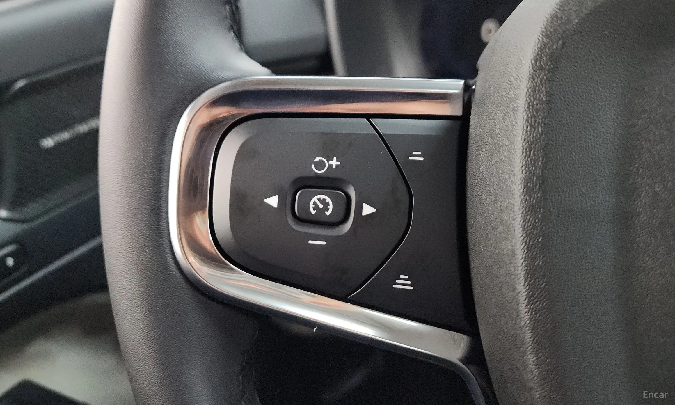 Volvo XC40 превью 17