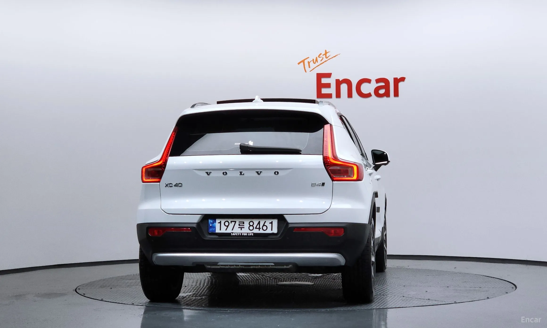 Volvo XC40 превью 4