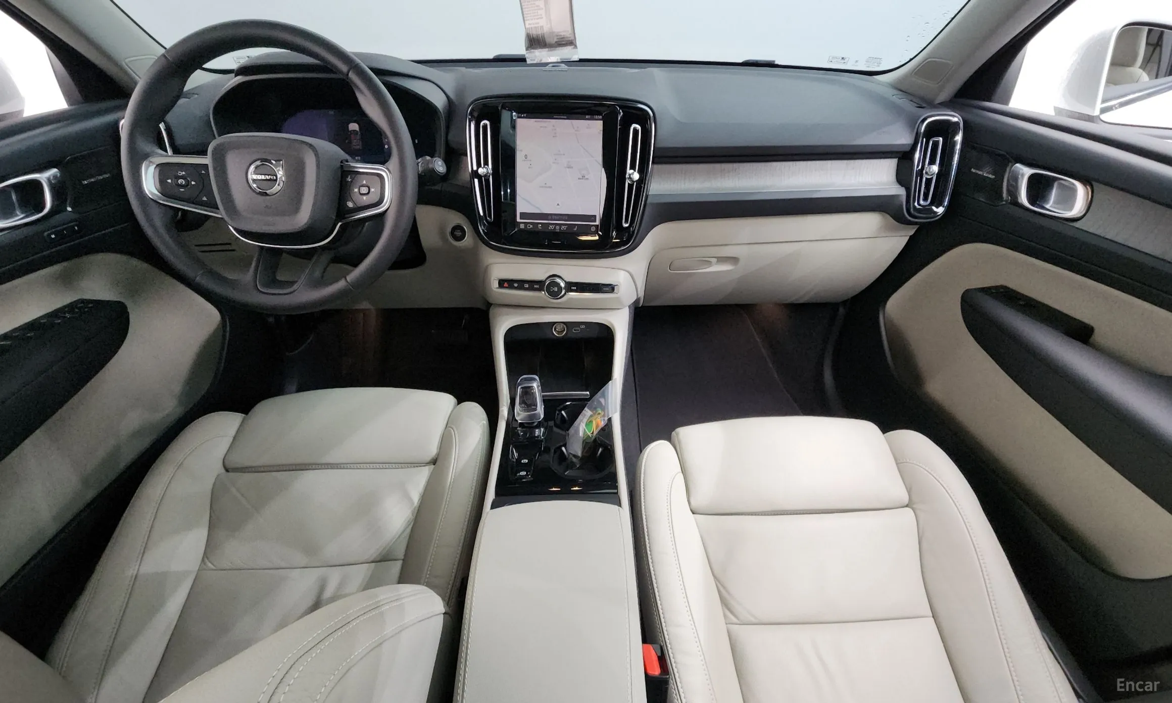 Volvo XC40 превью 7