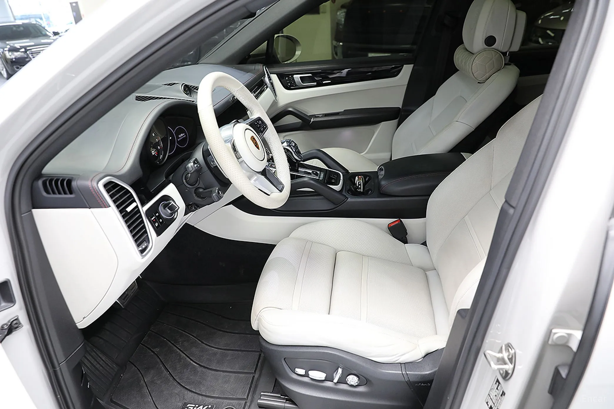 Porsche Cayenne (PO536) превью 13