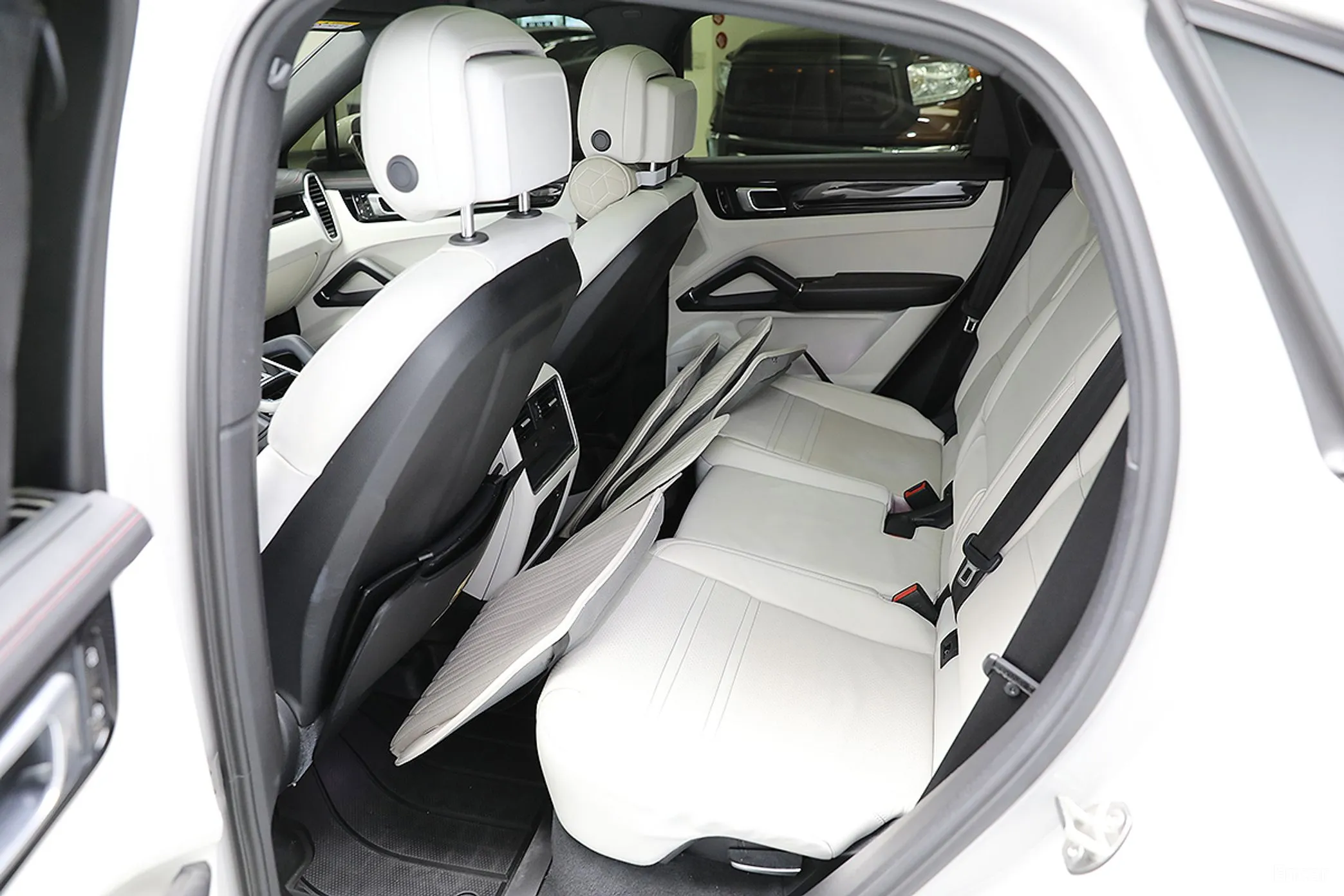 Porsche Cayenne (PO536) превью 15