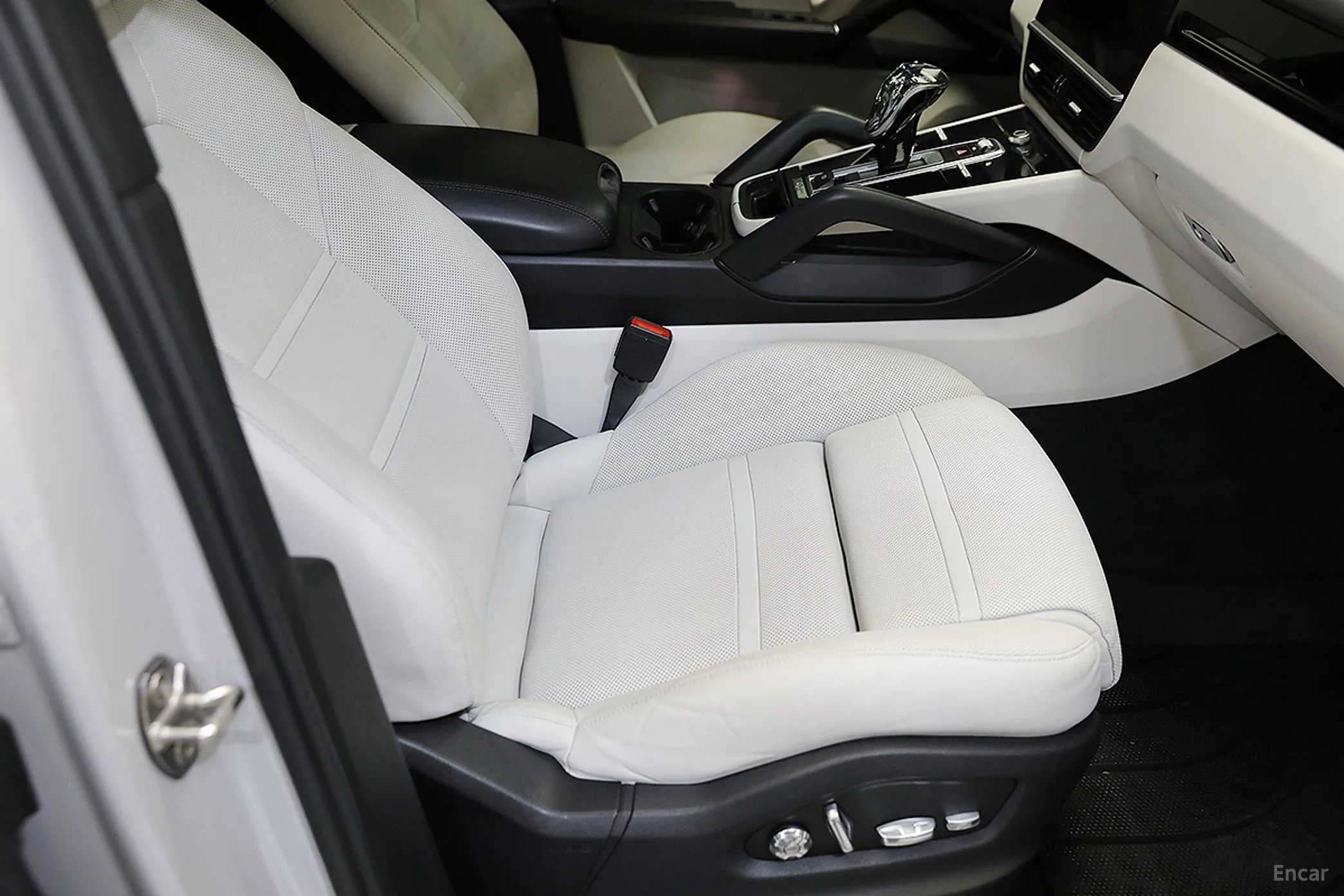 Porsche Cayenne (PO536) превью 18