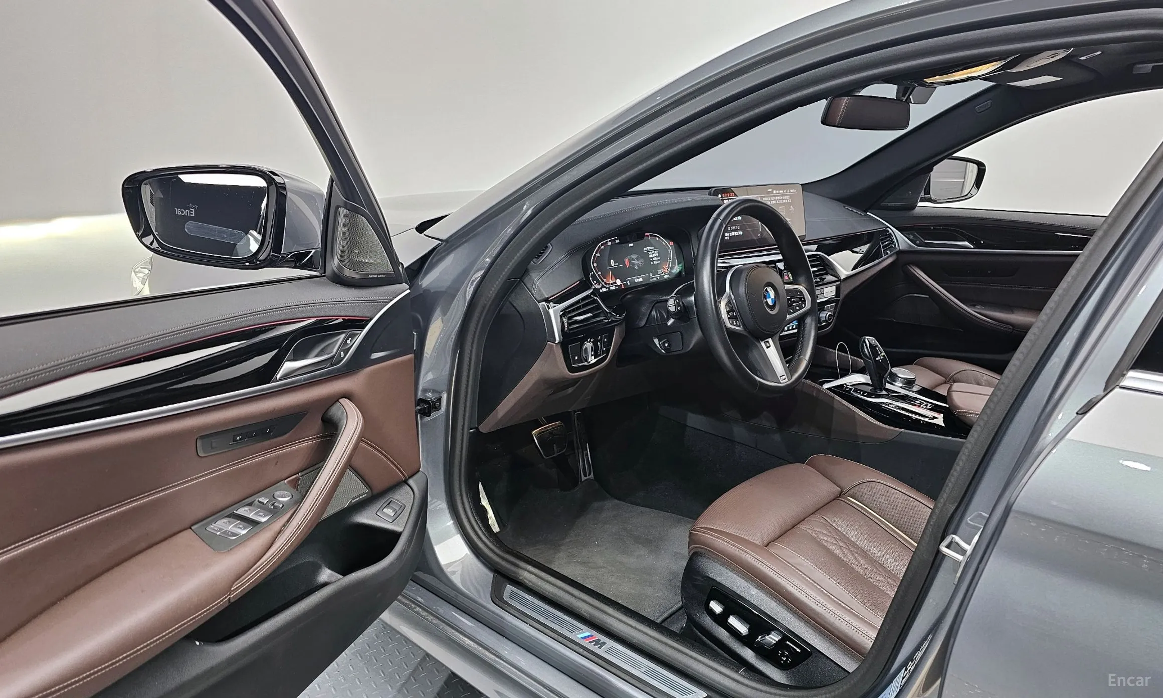 BMW 5 Series (G30) превью 10