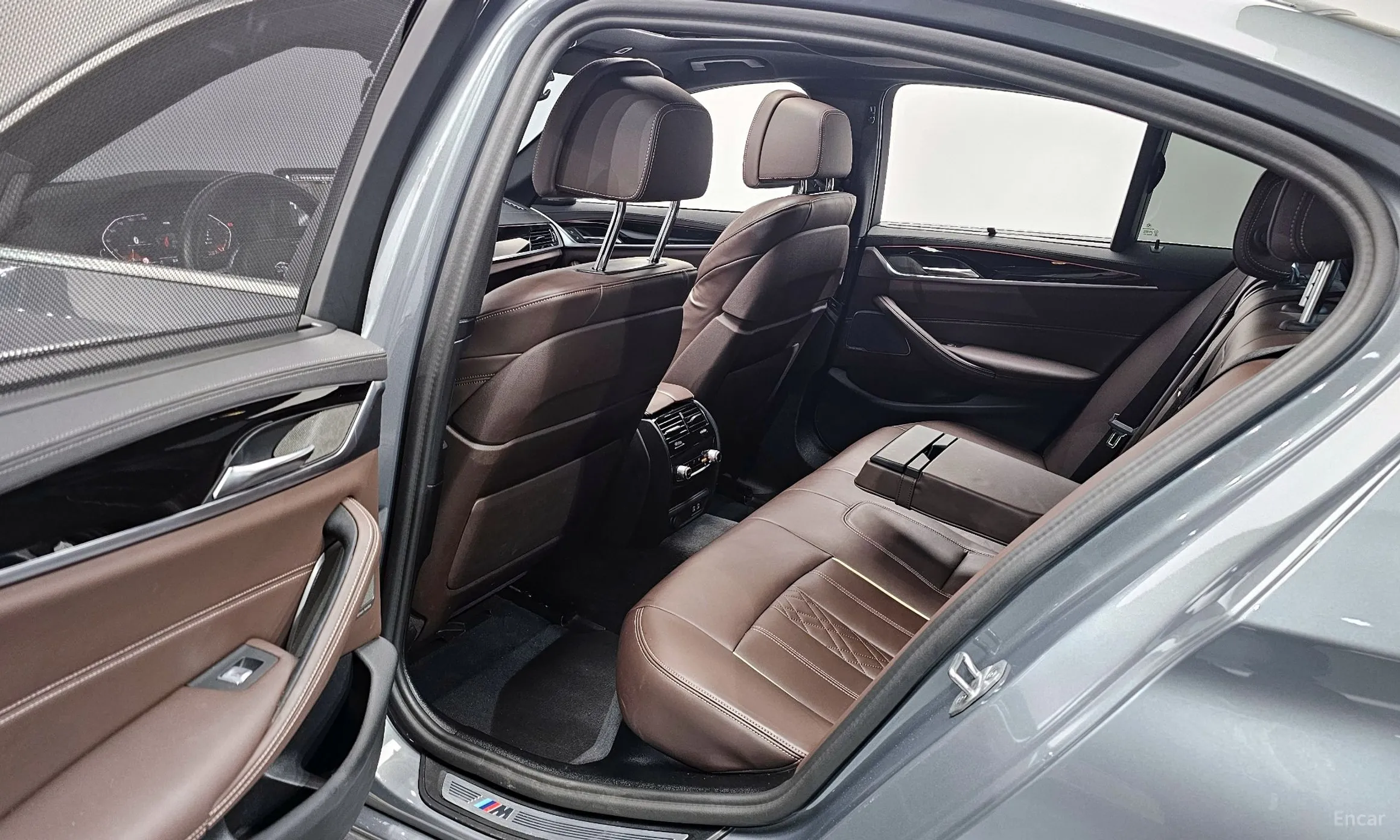 BMW 5 Series (G30) превью 11