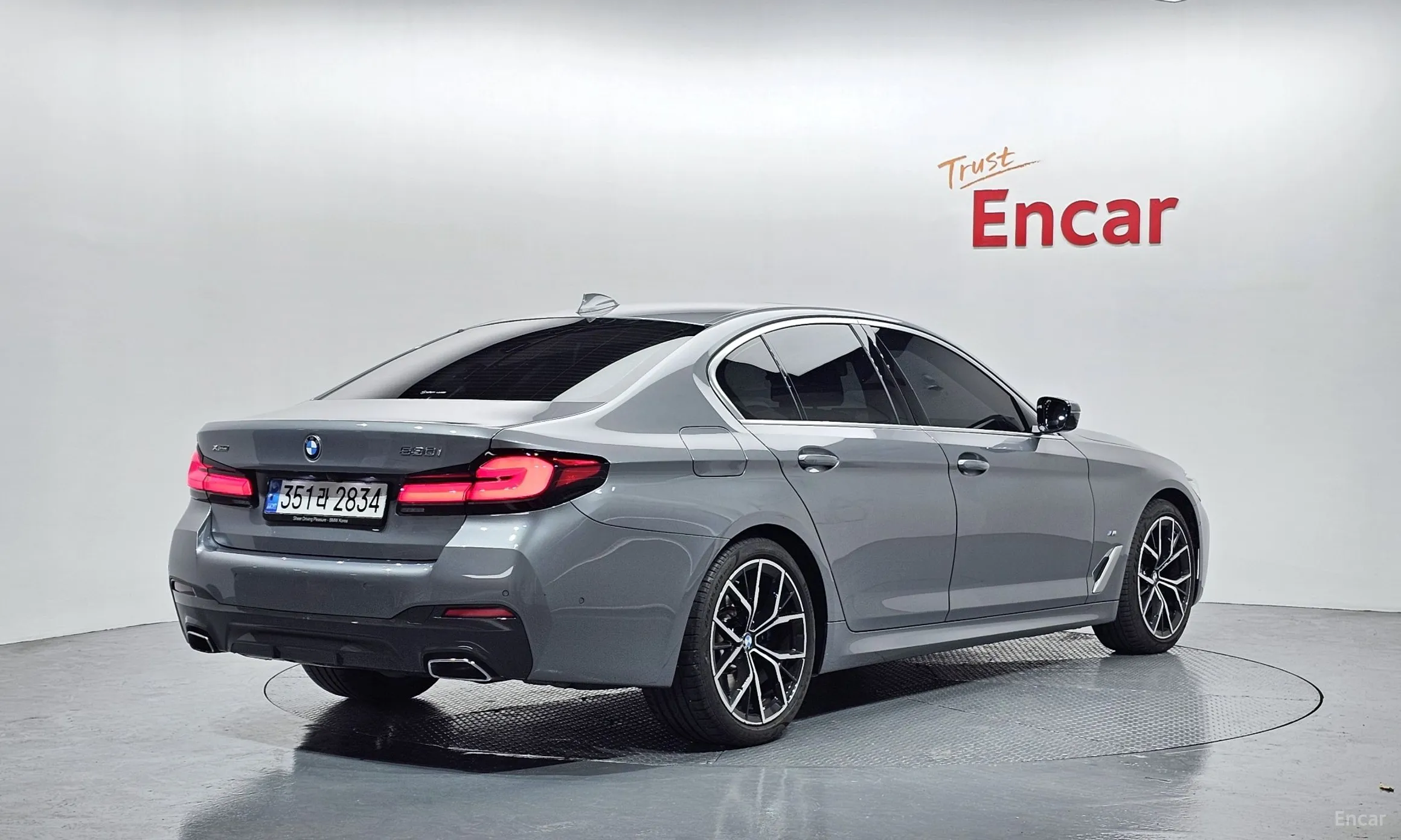 BMW 5 Series (G30) превью 2