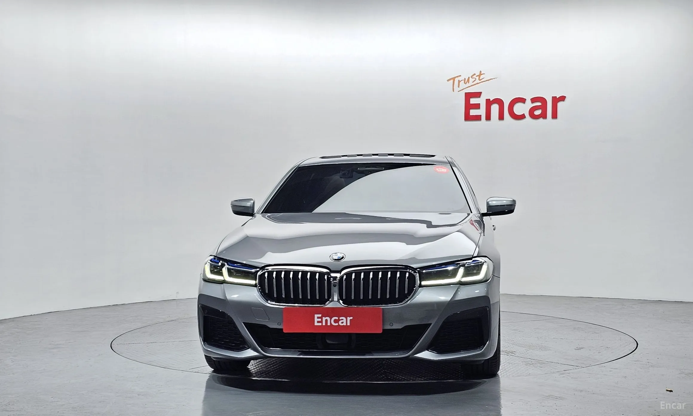 BMW 5 Series (G30) превью 3