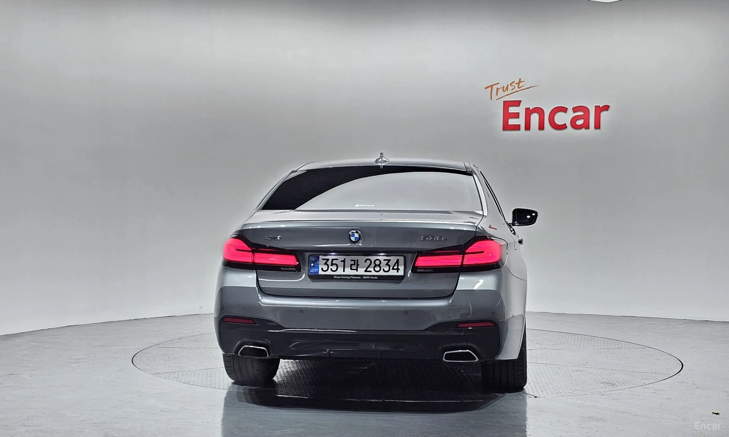 BMW 5 Series (G30) превью 4