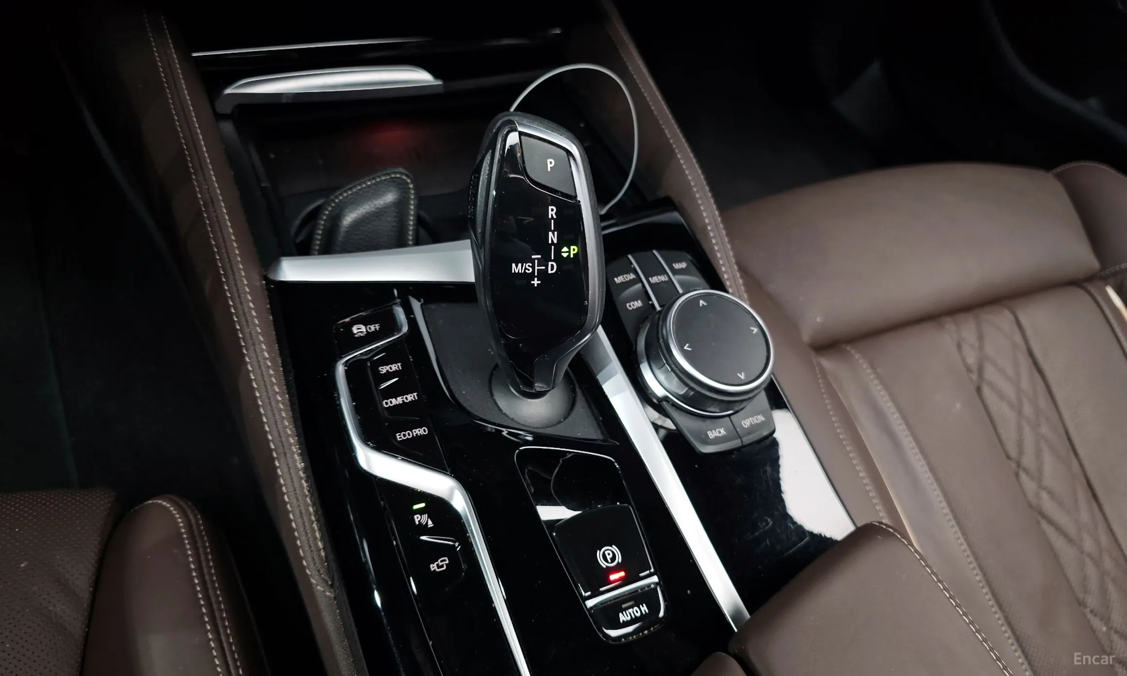 BMW 5 Series (G30) превью 9