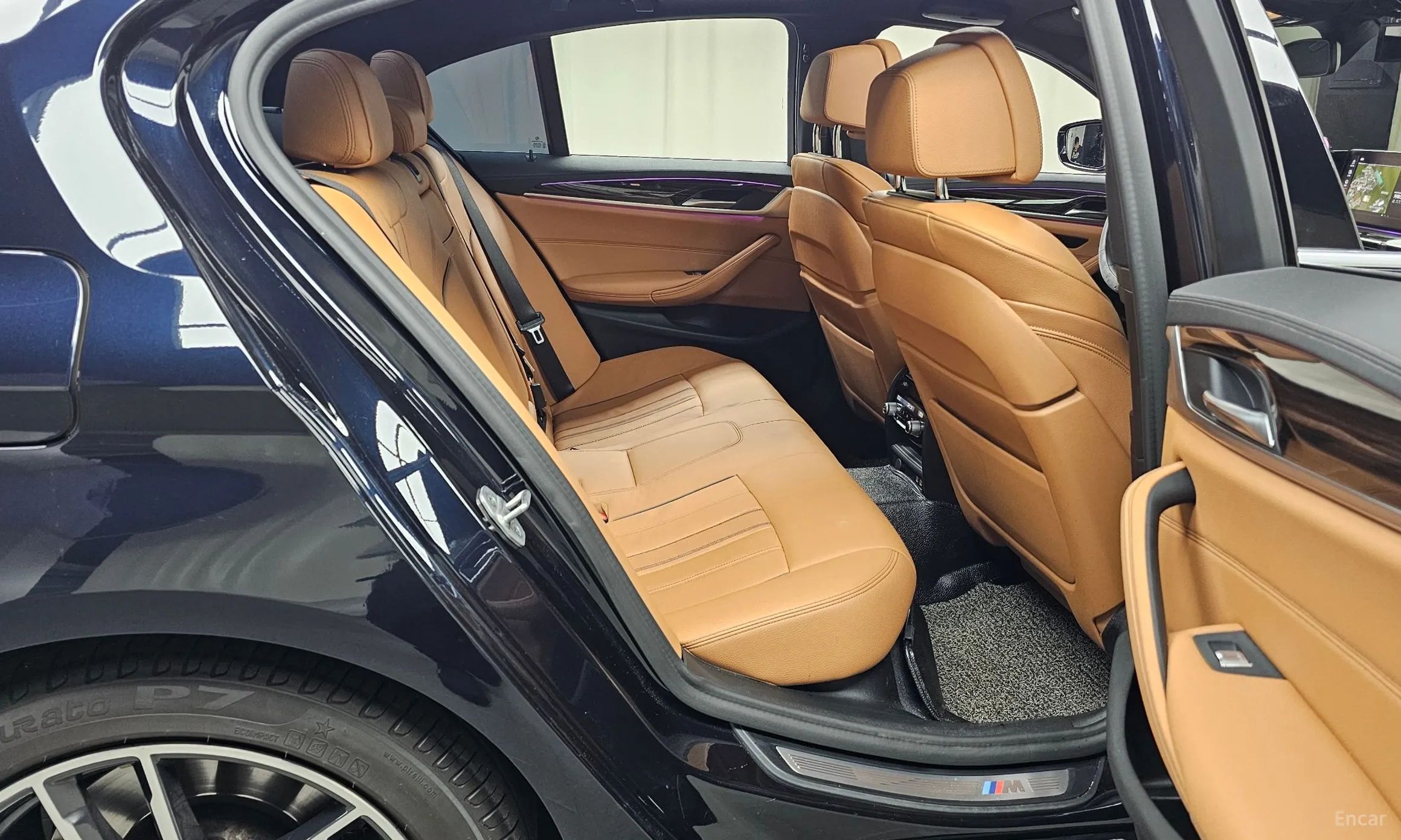 BMW 5 Series (G30) превью 12