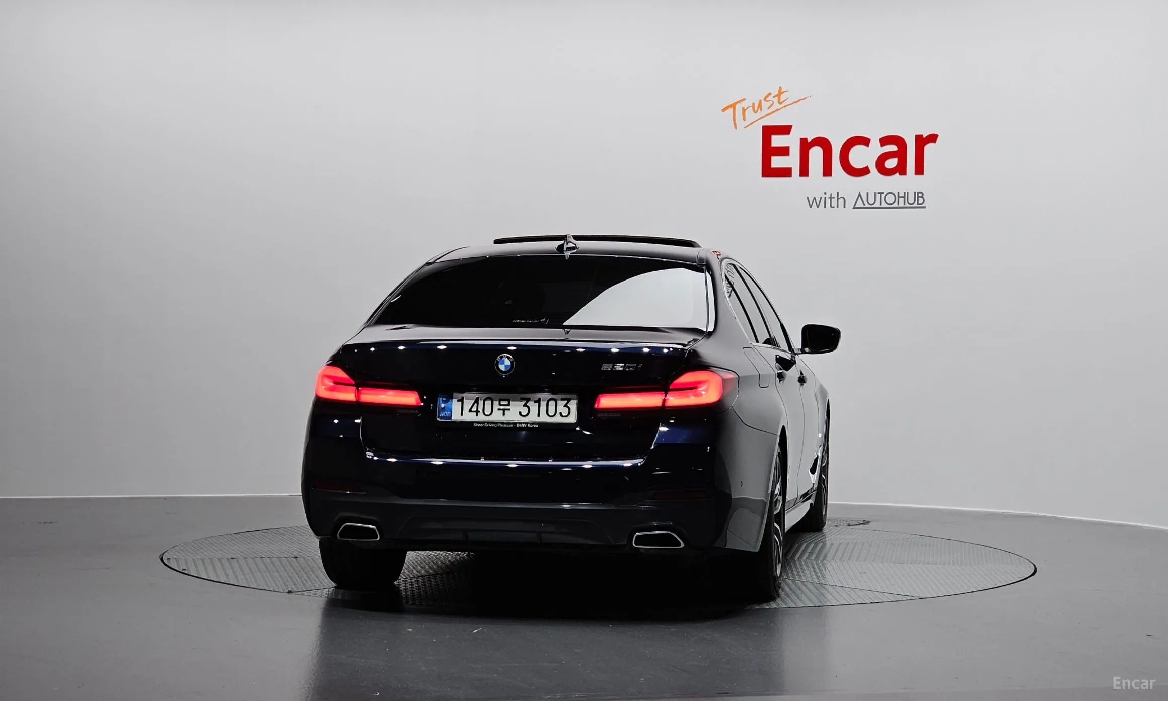 BMW 5 Series (G30) превью 4
