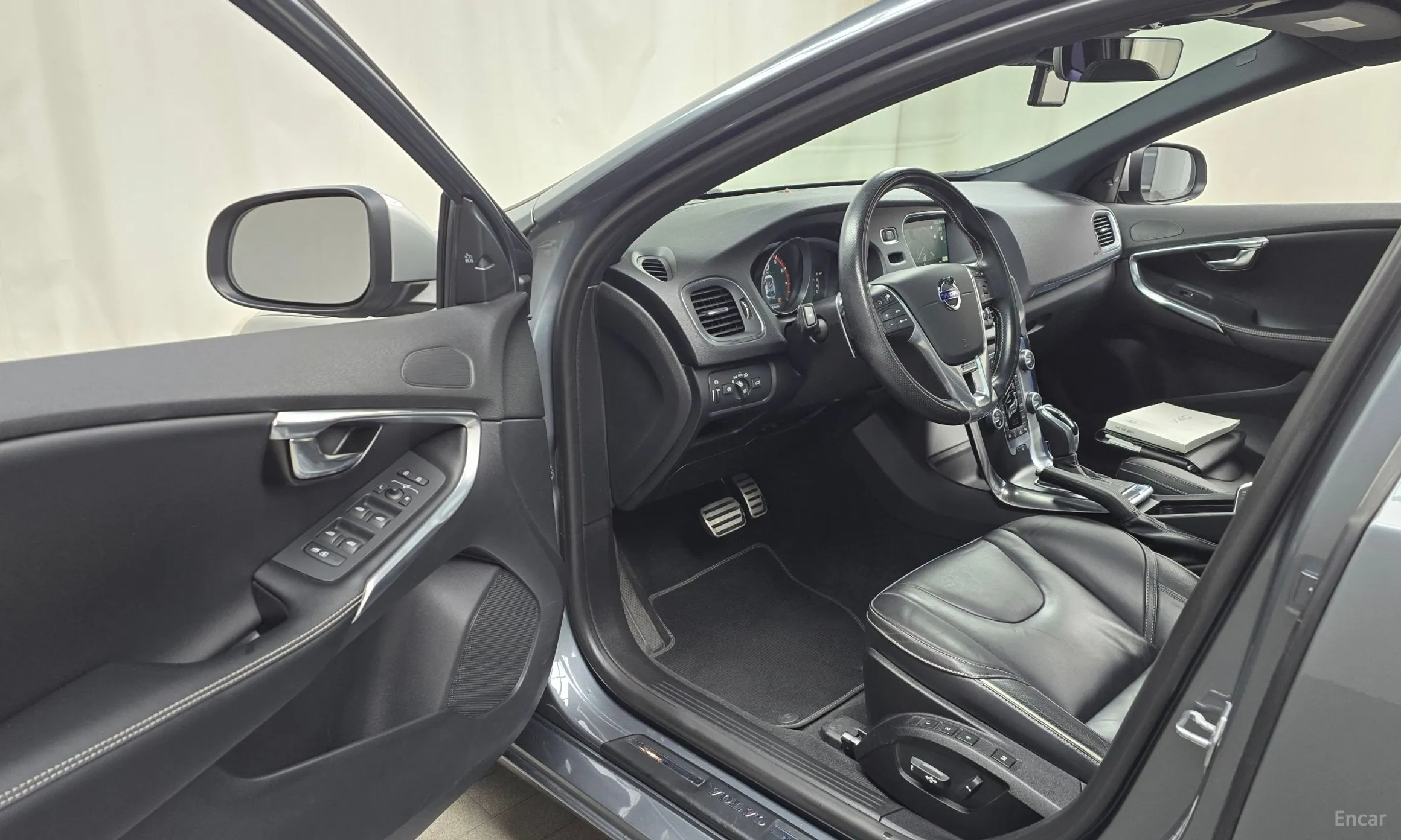 Volvo V40 превью 10