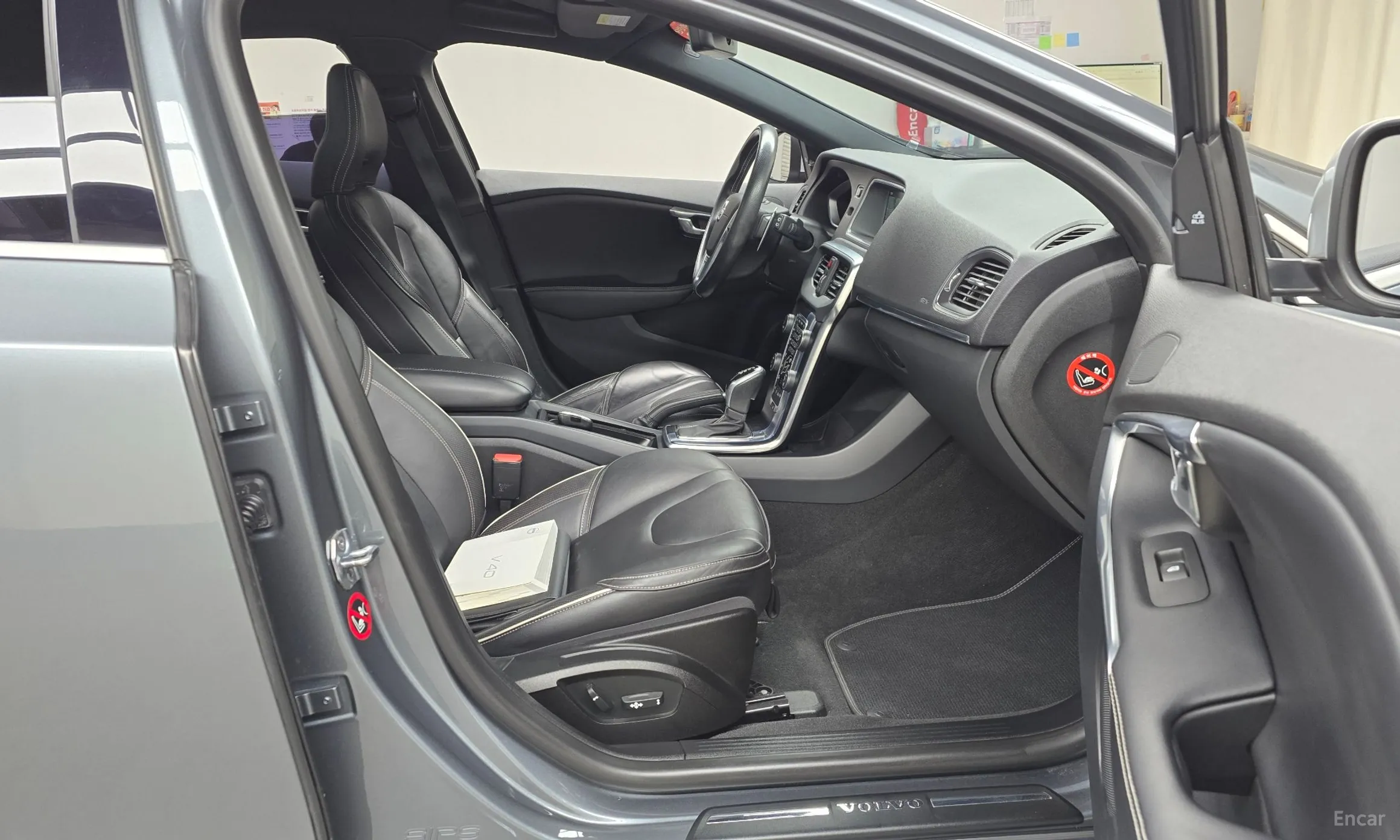 Volvo V40 превью 11