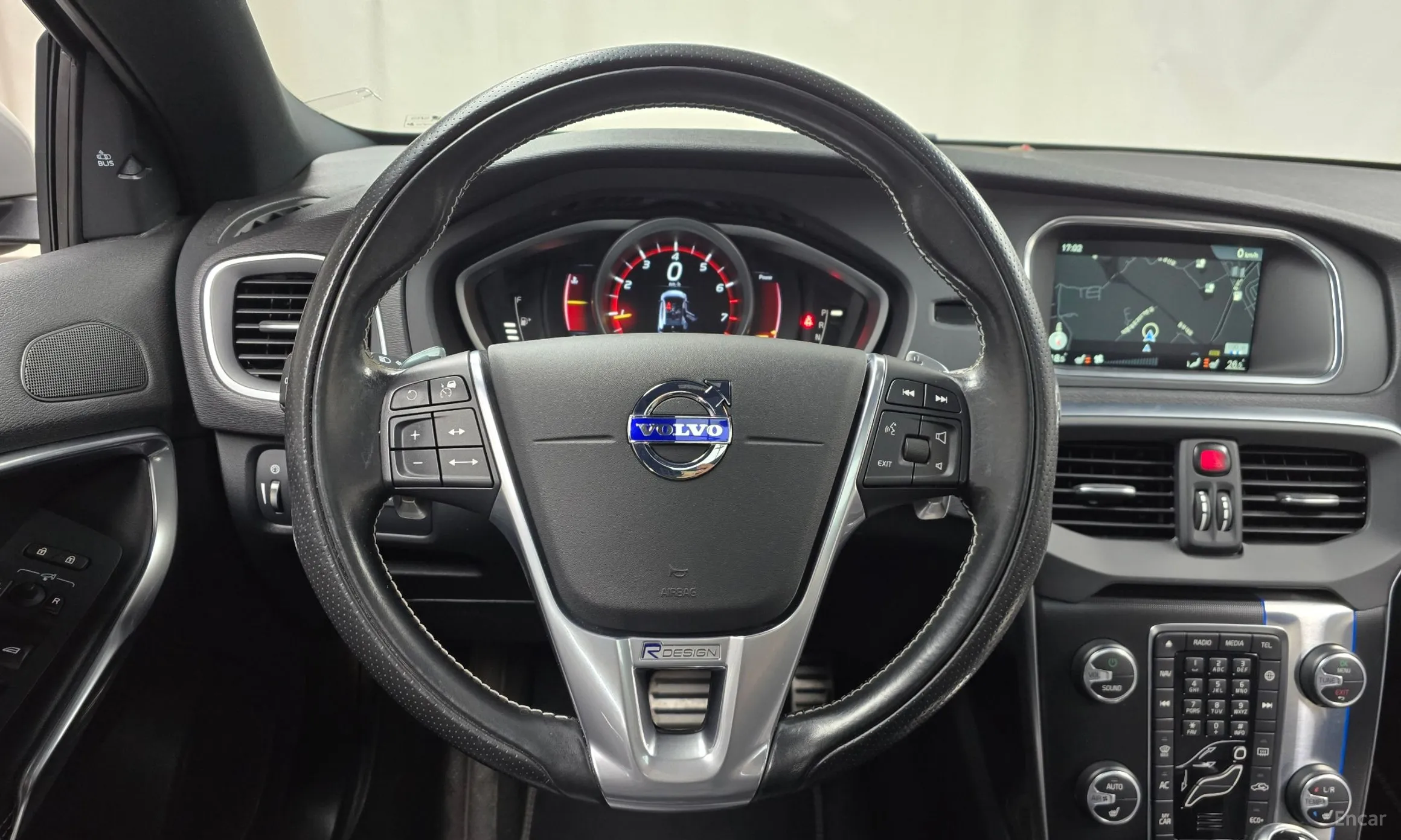 Volvo V40 превью 13
