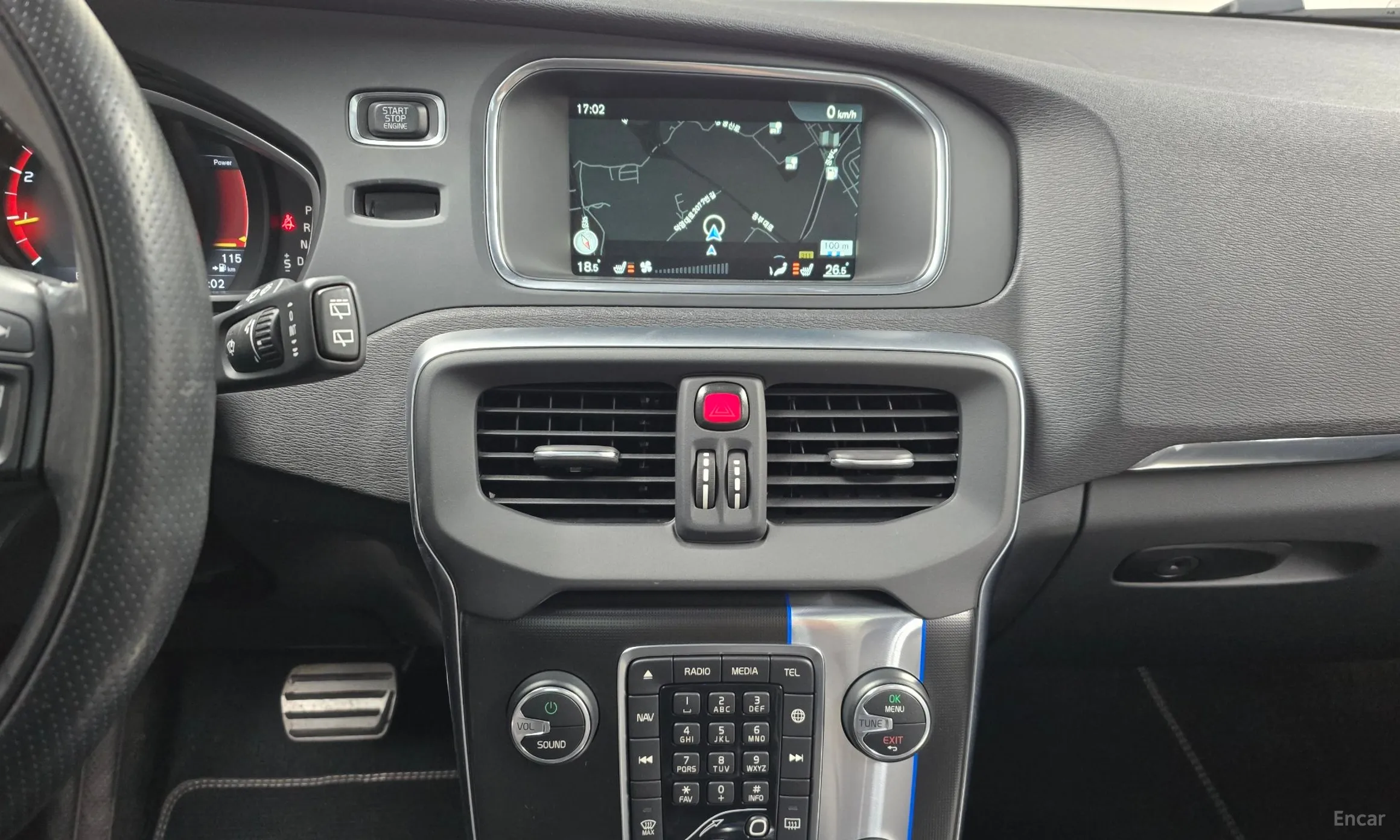 Volvo V40 превью 14
