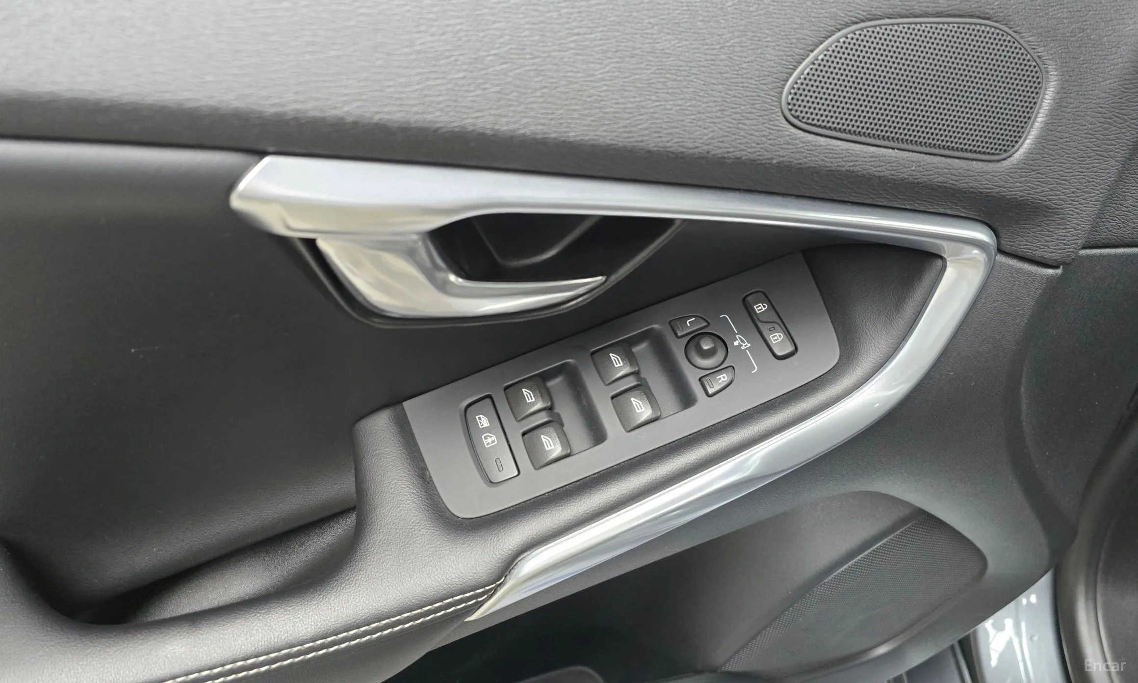 Volvo V40 превью 17