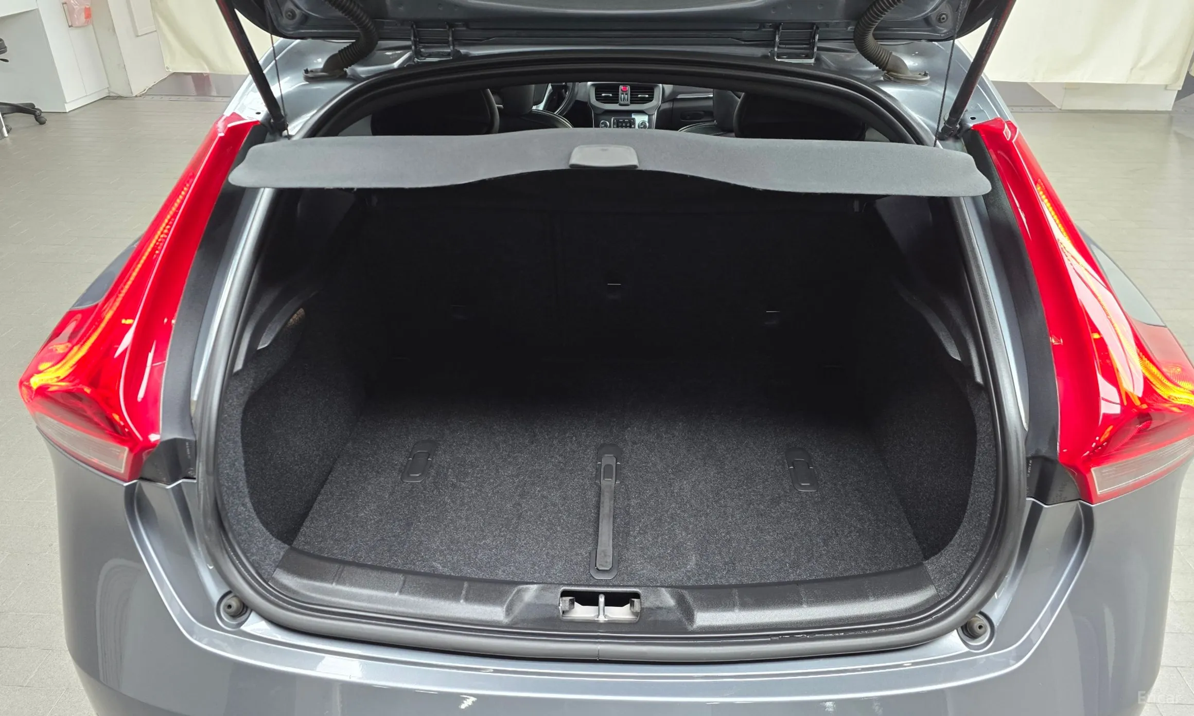 Volvo V40 превью 20