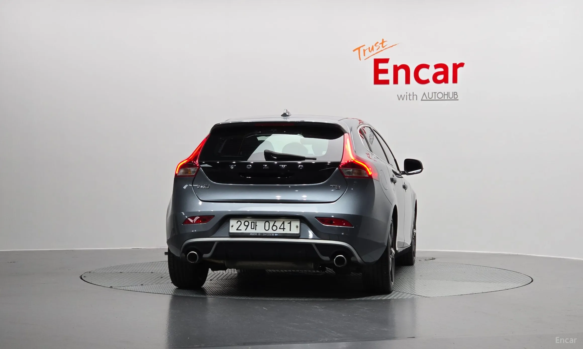 Volvo V40 превью 4