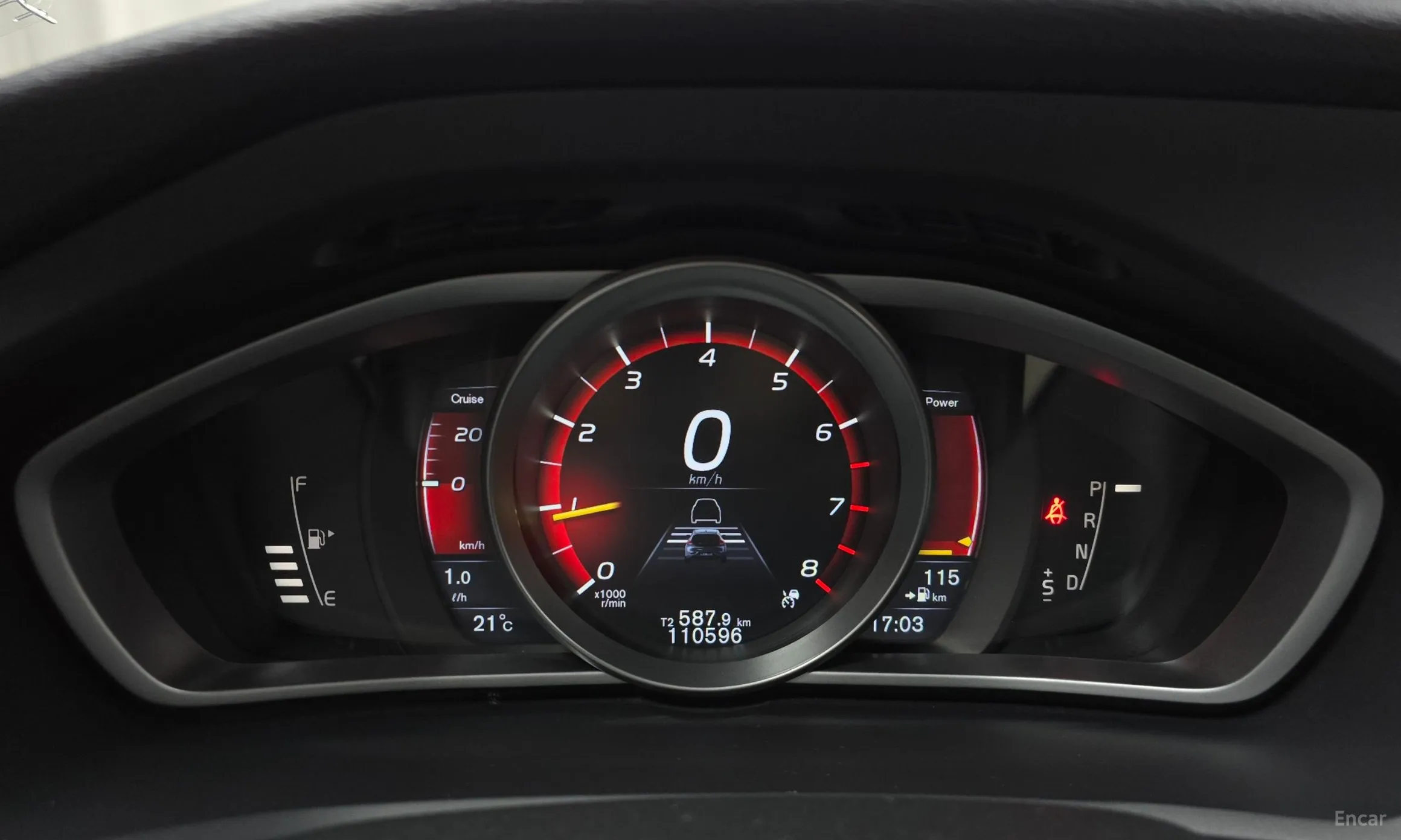 Volvo V40 превью 8