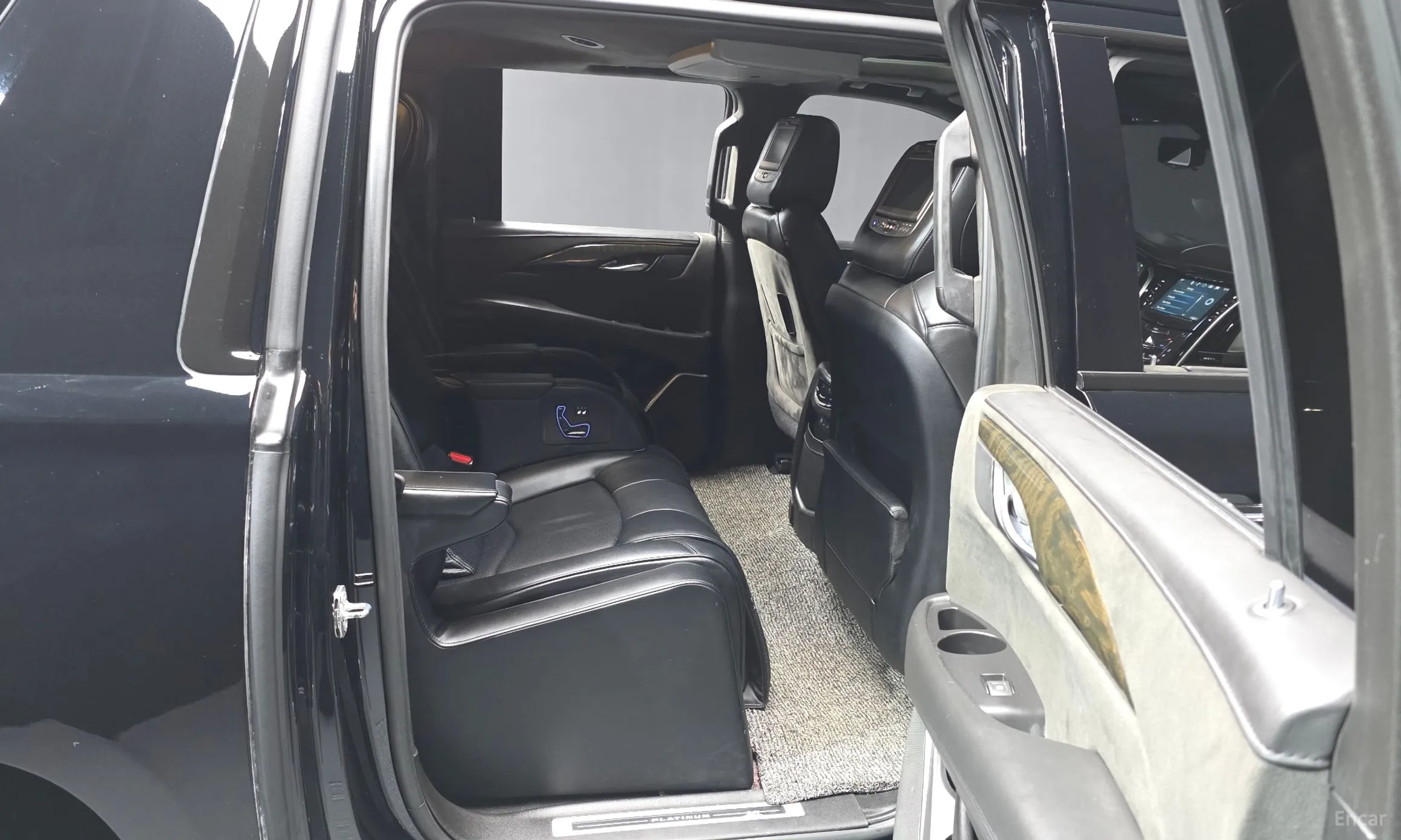 Cadillac Escalade превью 12
