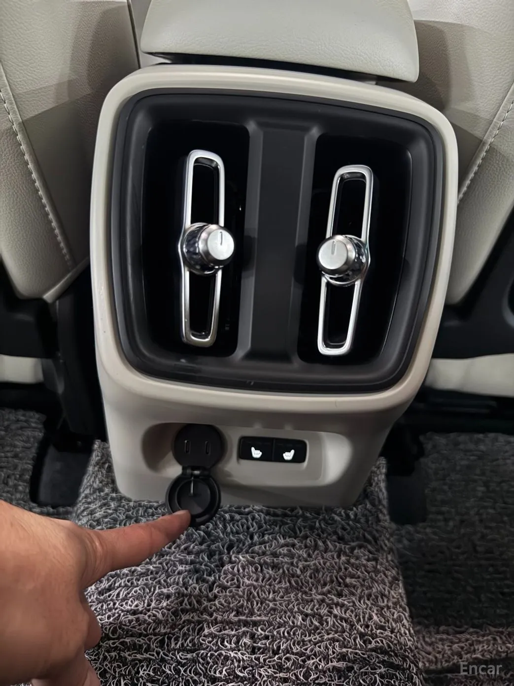 Volvo XC40 превью 13