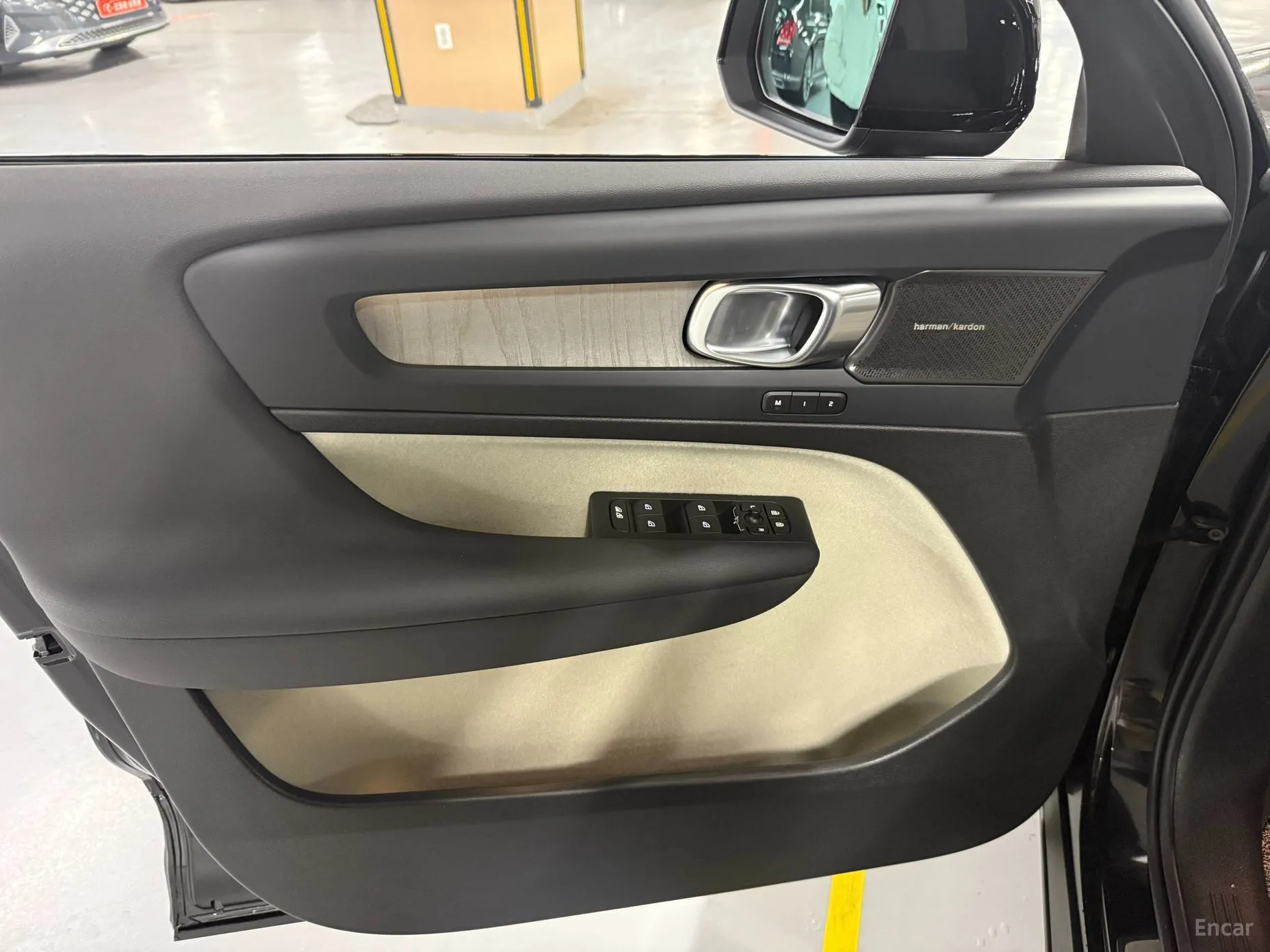 Volvo XC40 превью 15