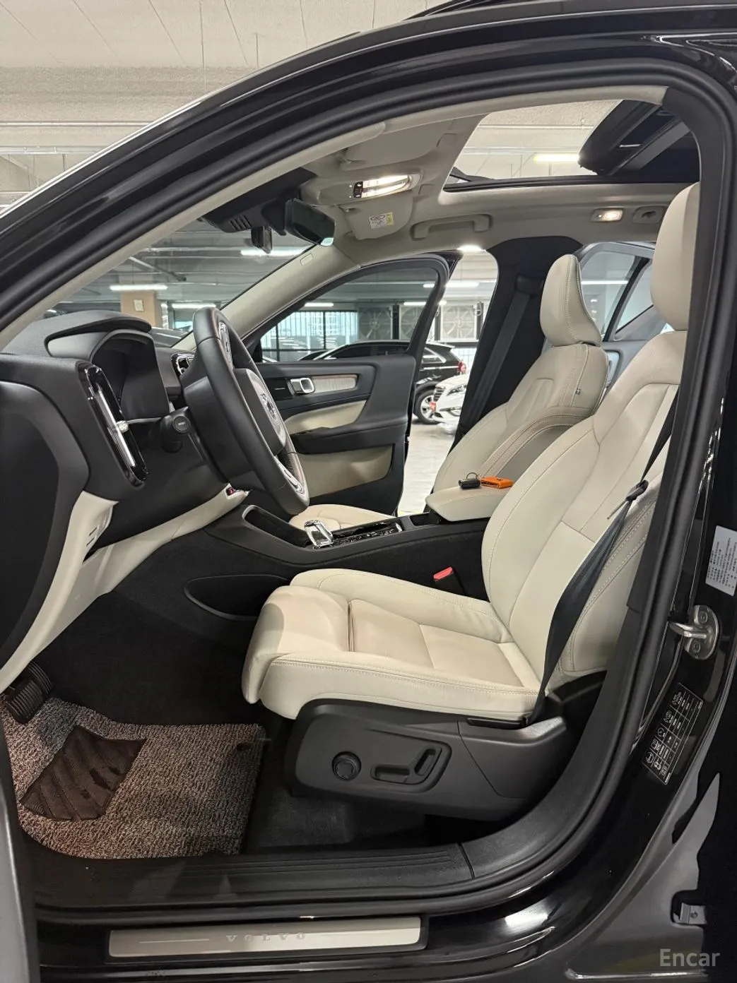 Volvo XC40 превью 16