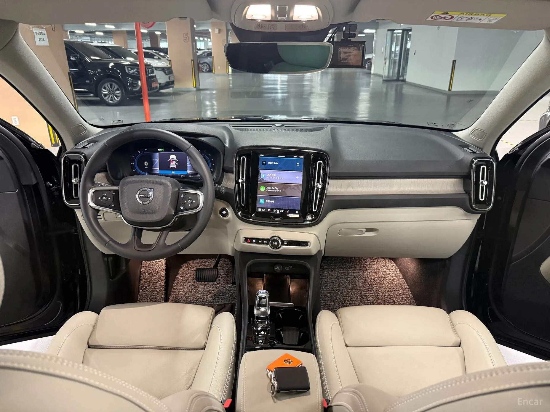 Volvo XC40 превью 7