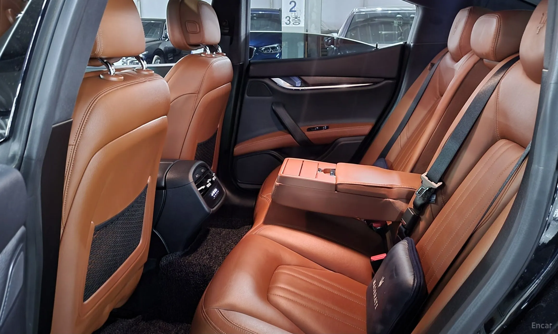 Maserati Ghibli превью 13