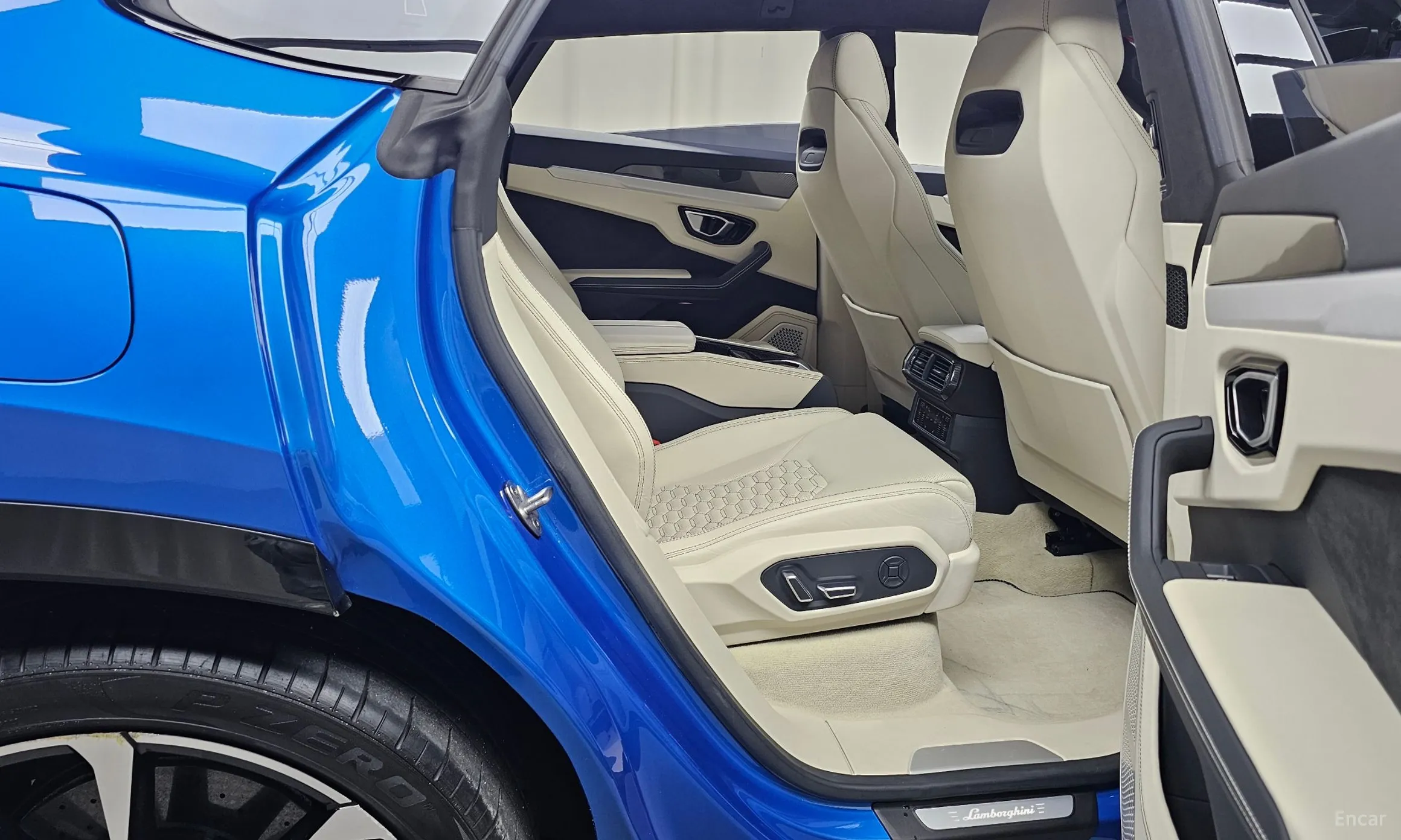 Lamborghini Urus превью 12