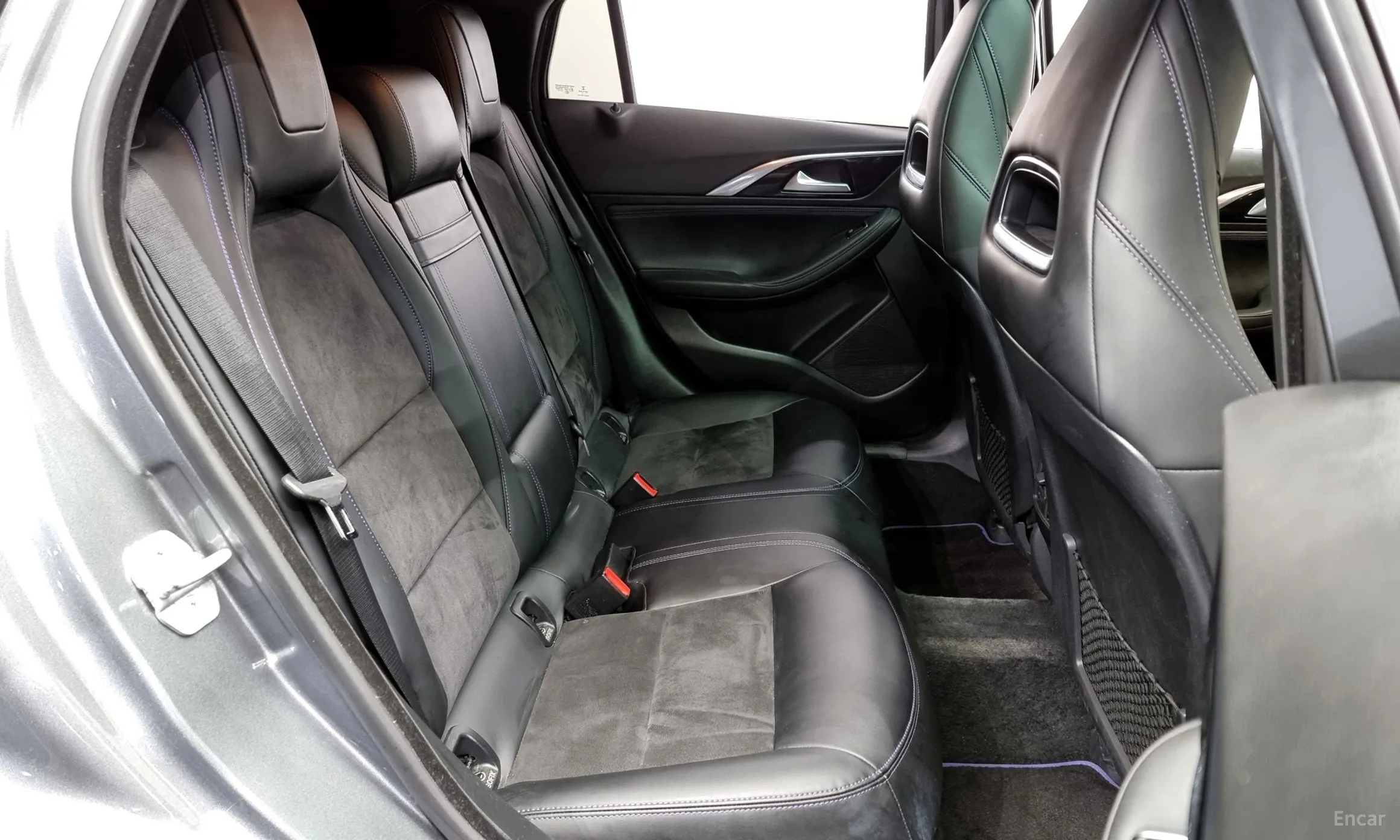 Infiniti Q30 превью 12