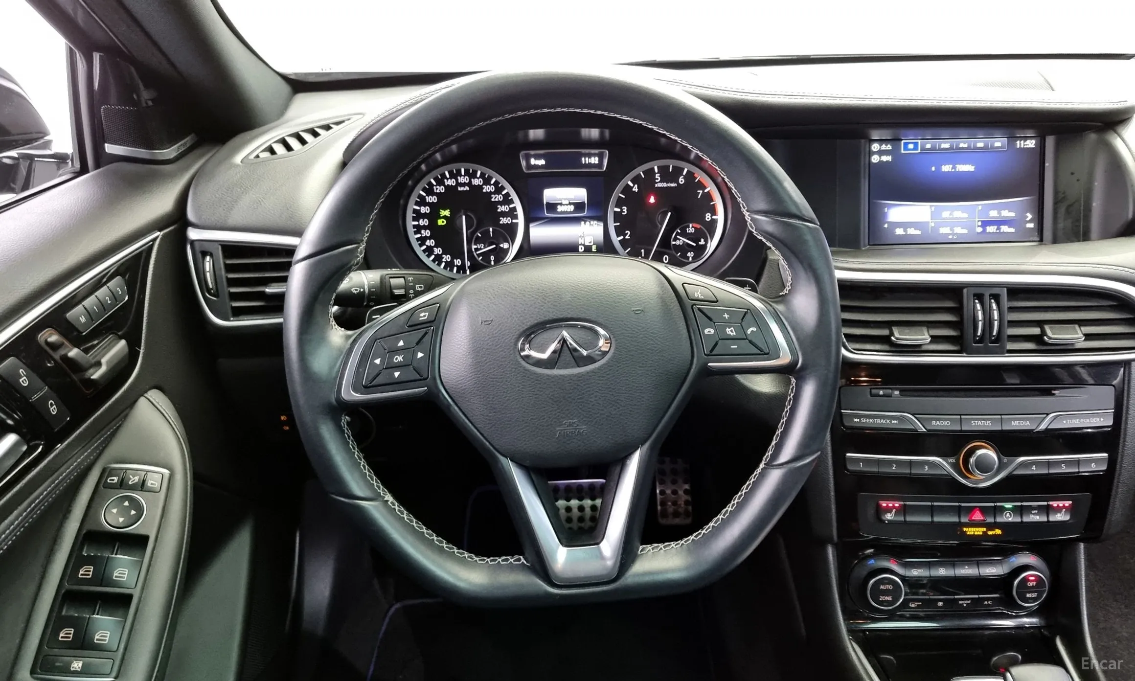 Infiniti Q30 превью 13