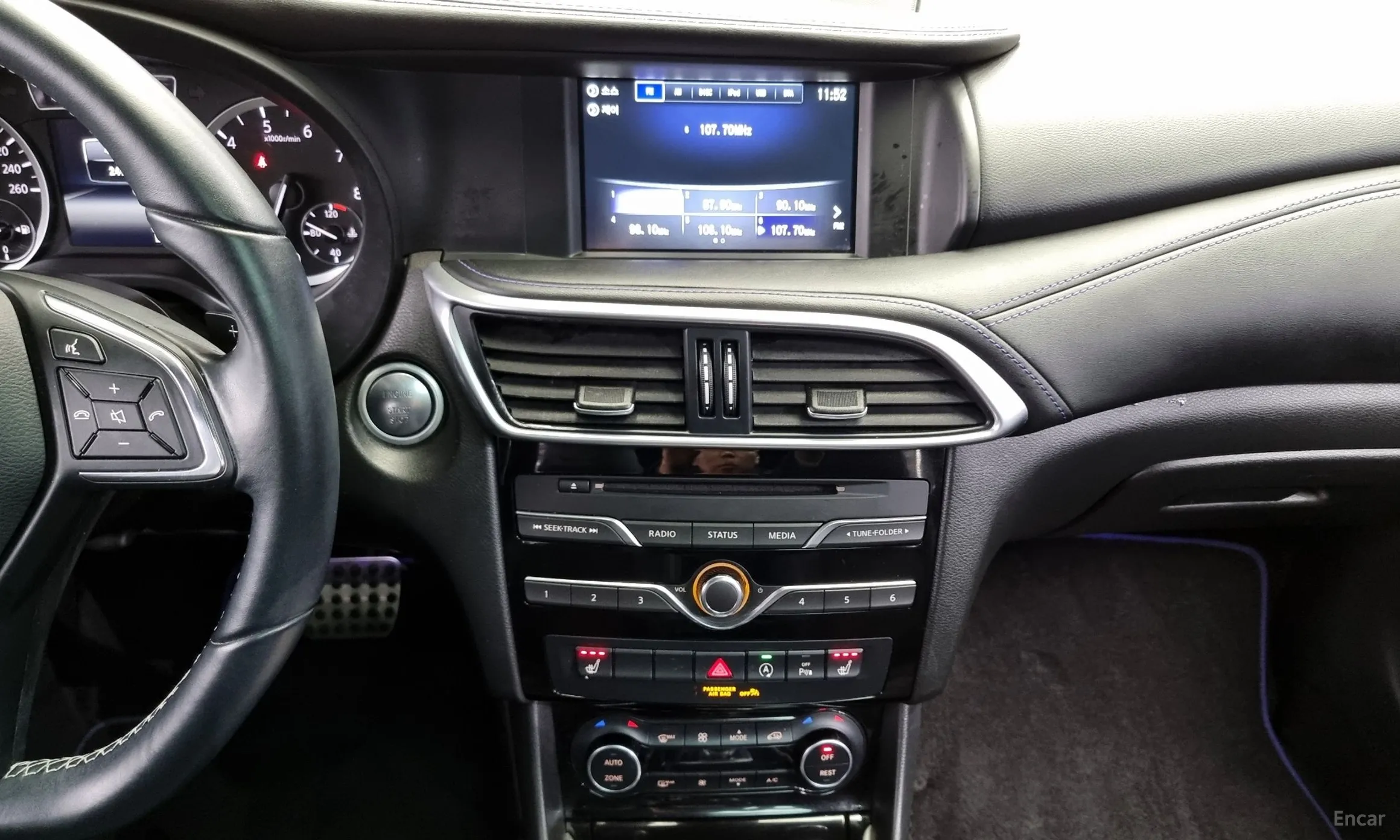 Infiniti Q30 превью 14