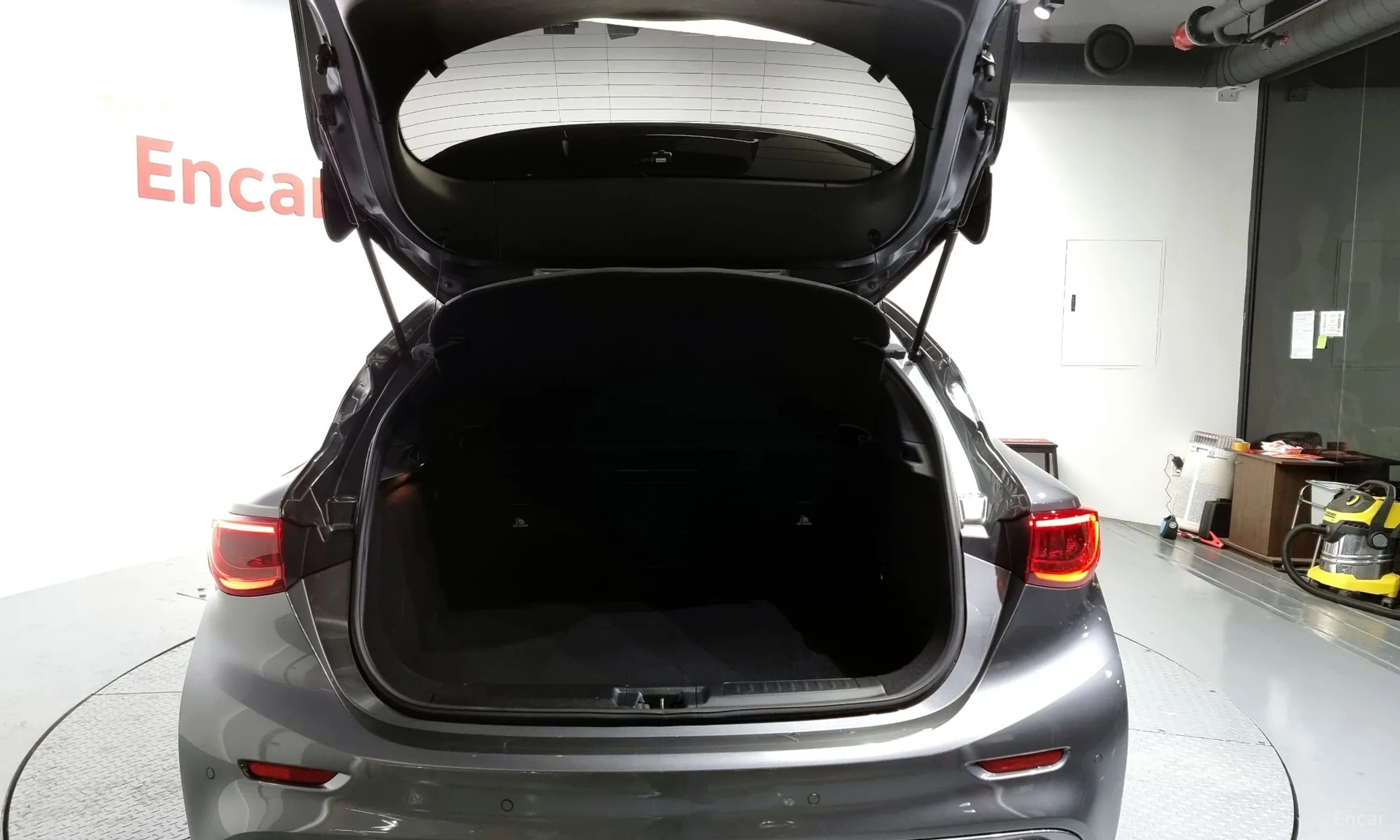 Infiniti Q30 превью 20