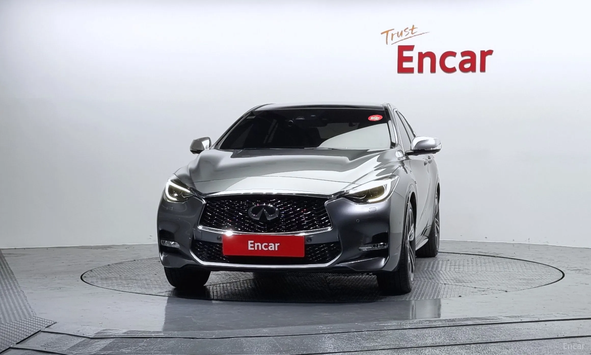 Infiniti Q30 превью 3