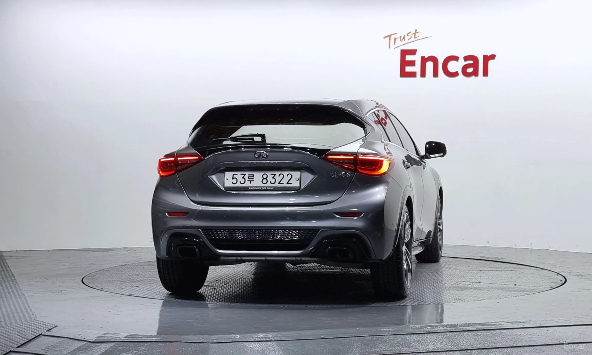 Infiniti Q30 превью 4