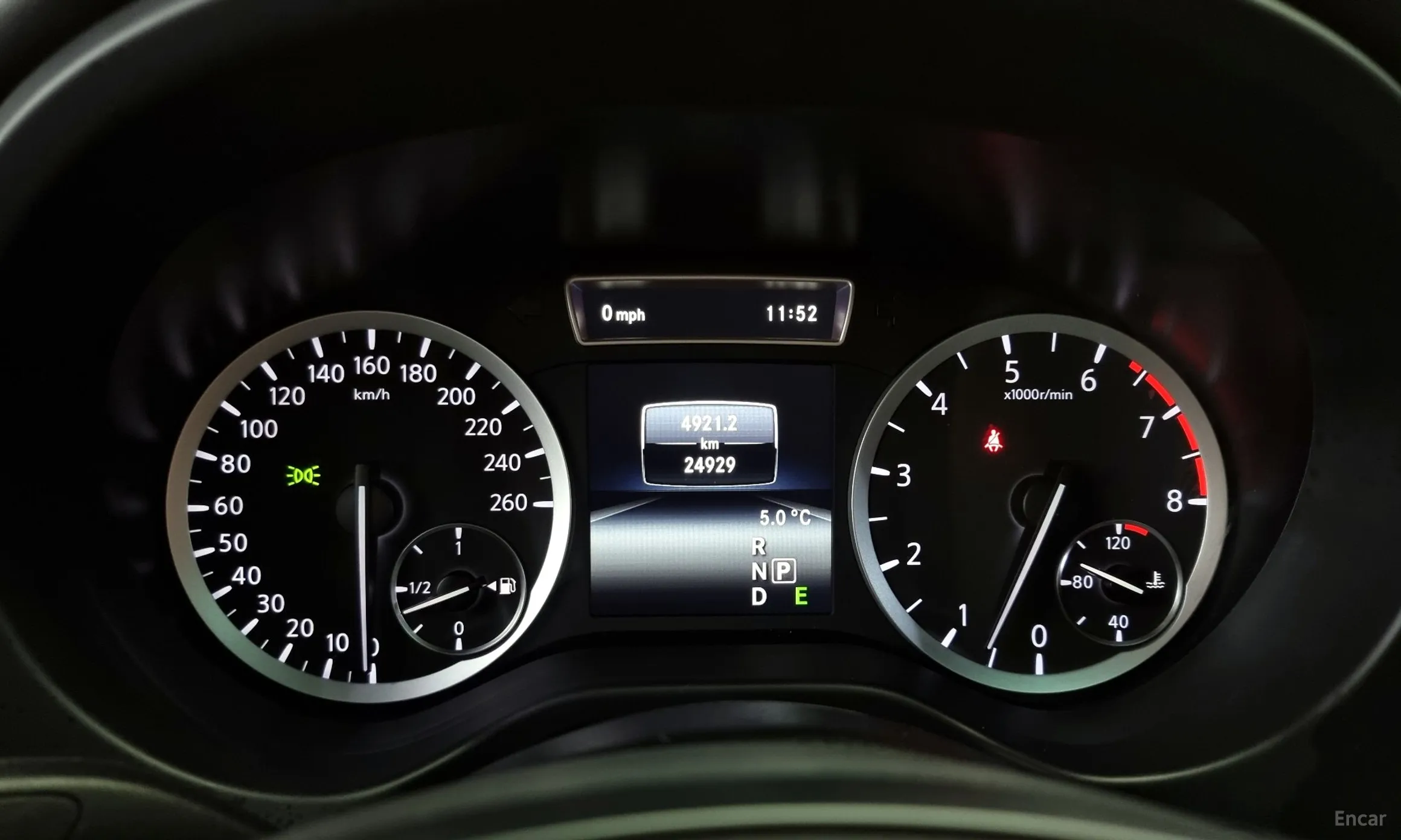 Infiniti Q30 превью 8