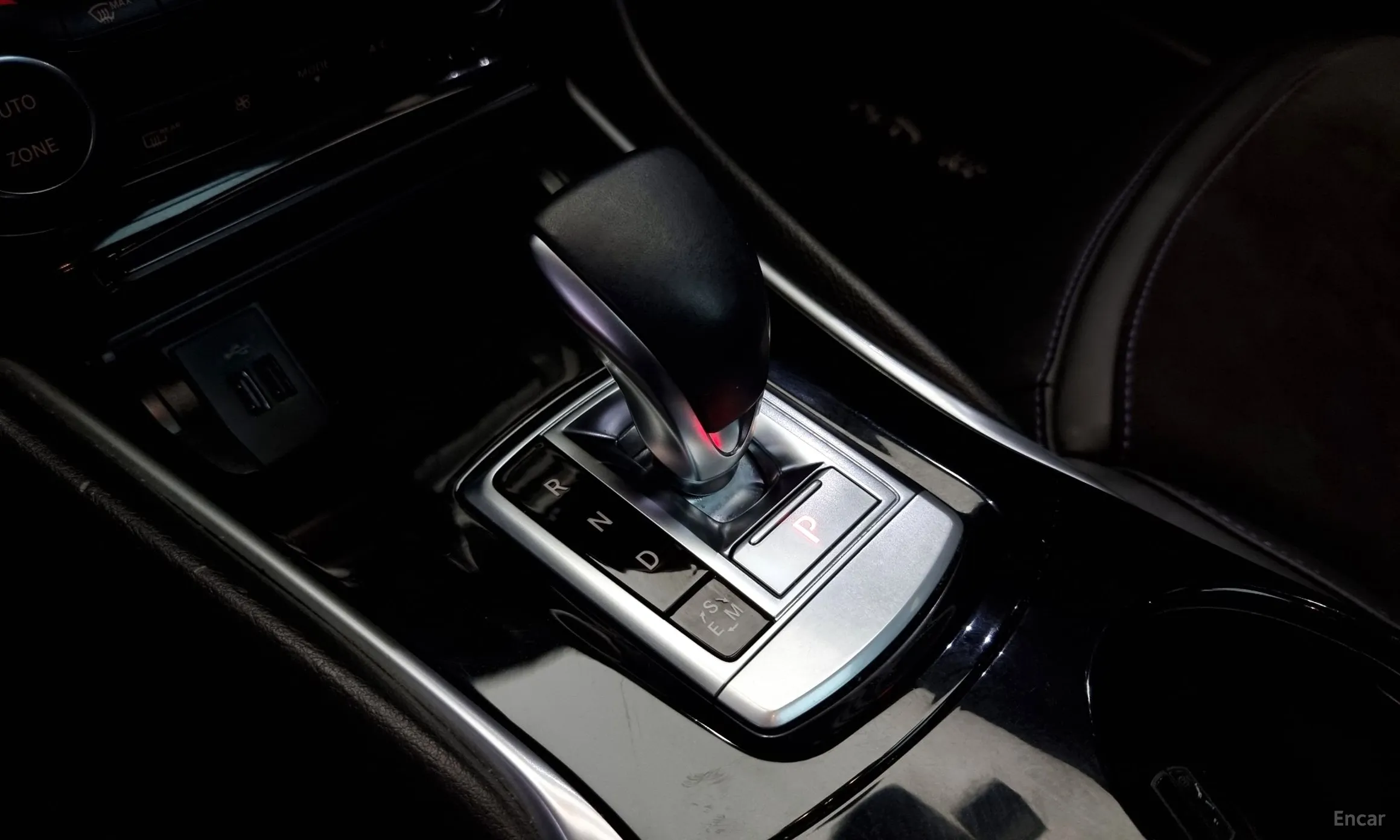 Infiniti Q30 превью 9